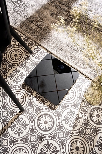 ELEKTRONICZNA WAGA ŁAZIENKOWA LED SZKLANA 180kg Kolor dominujący czarny