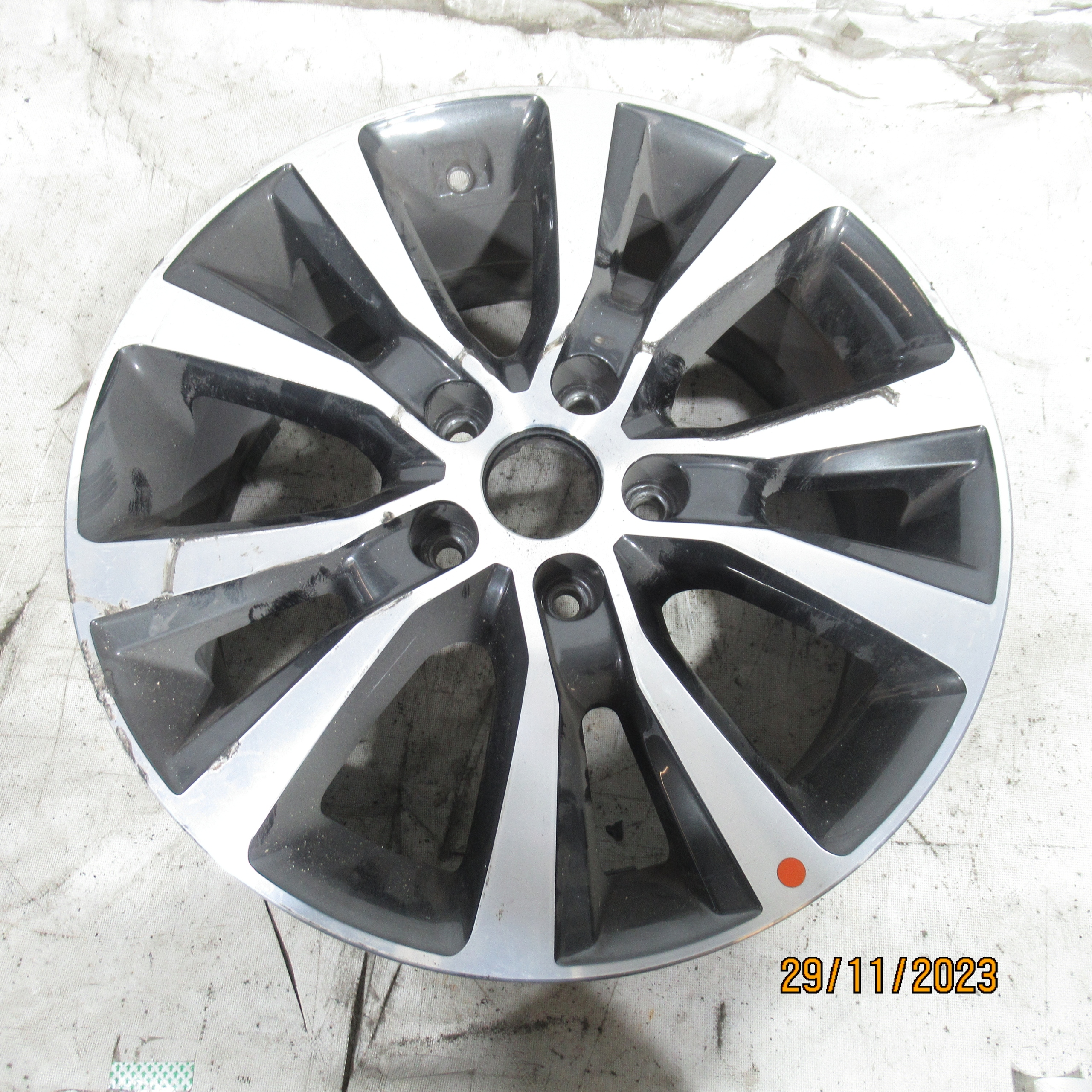 DG-181 FELGA ALUMINIOWA HYUNDAI IX35 I30 ELANTRA 52910-G4300 7J 17" ET53 Kod producenta 52910G4300