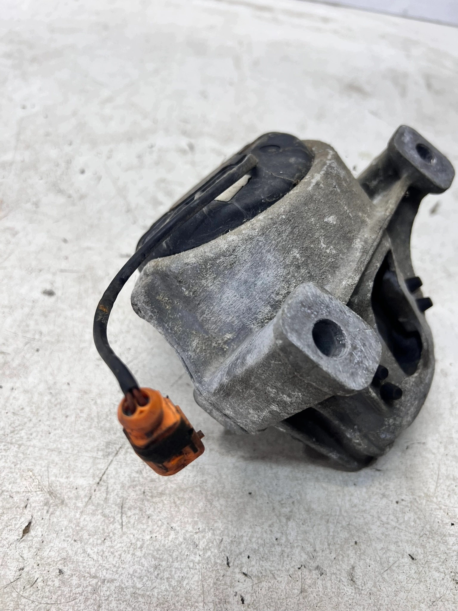 engine mount L P AUDI A4 B8 A5 Q5 8K0199381PT