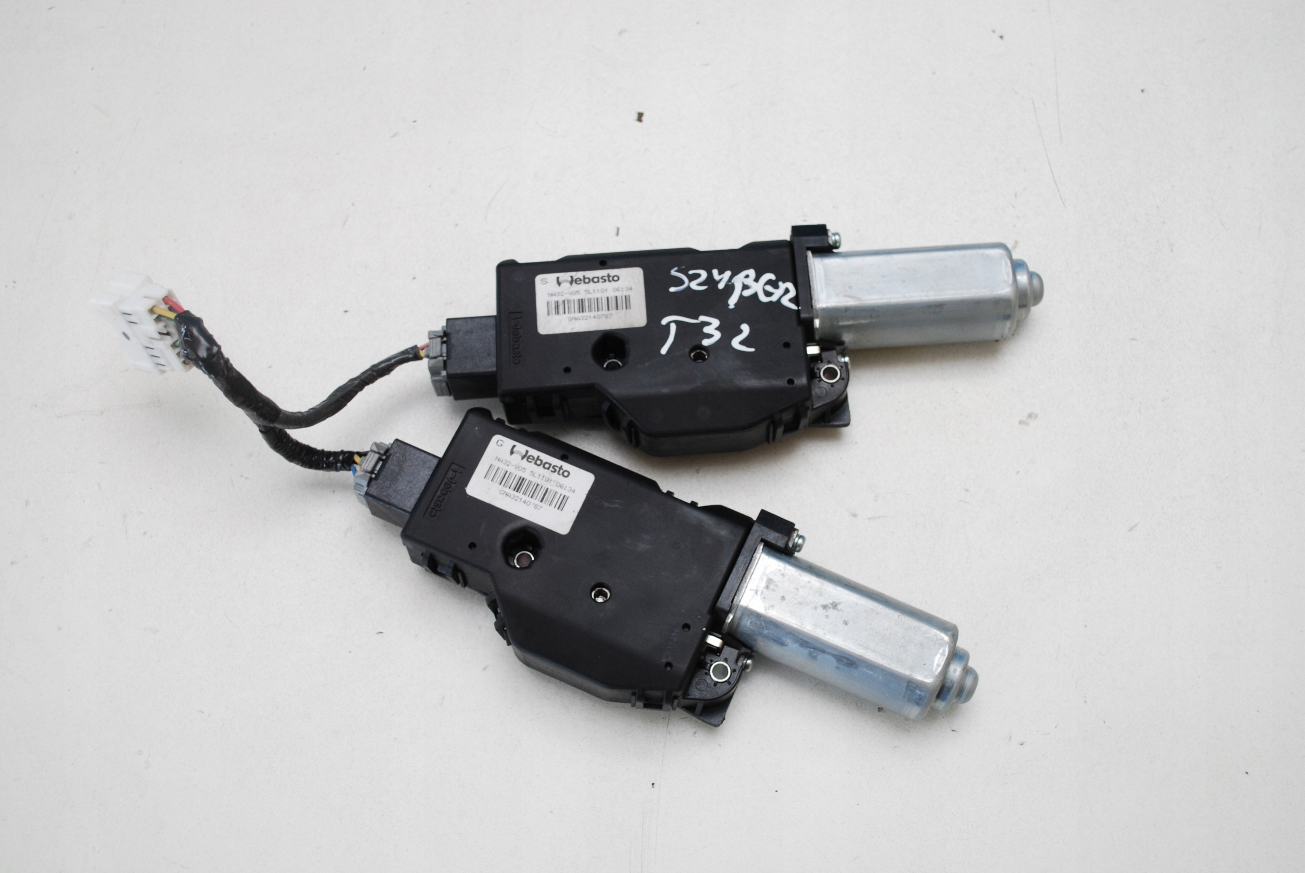 SILNICZEK SZYBERDACHU NISSAN X trail T32