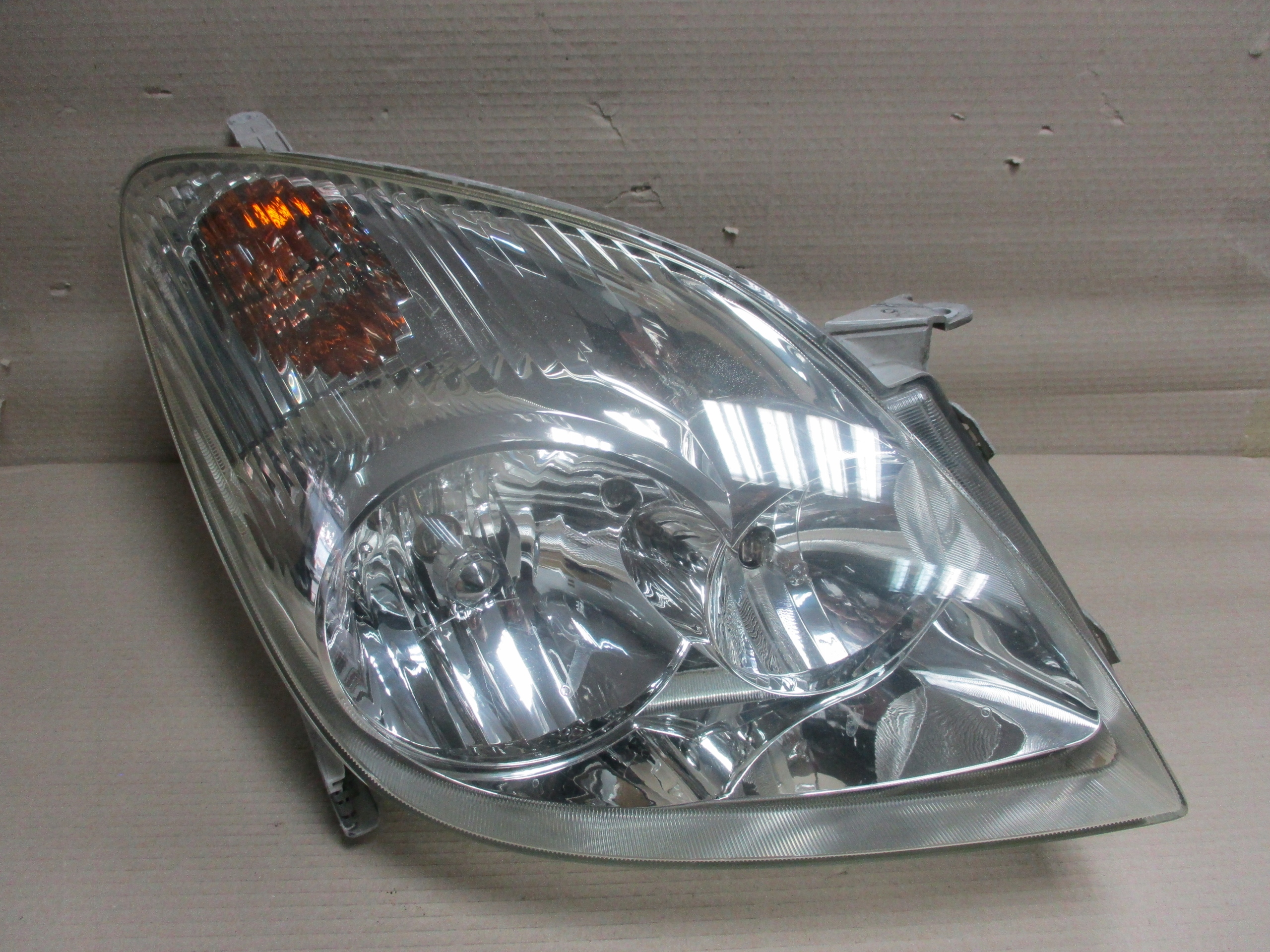 light front right Toyota Corolla Verso 01-04