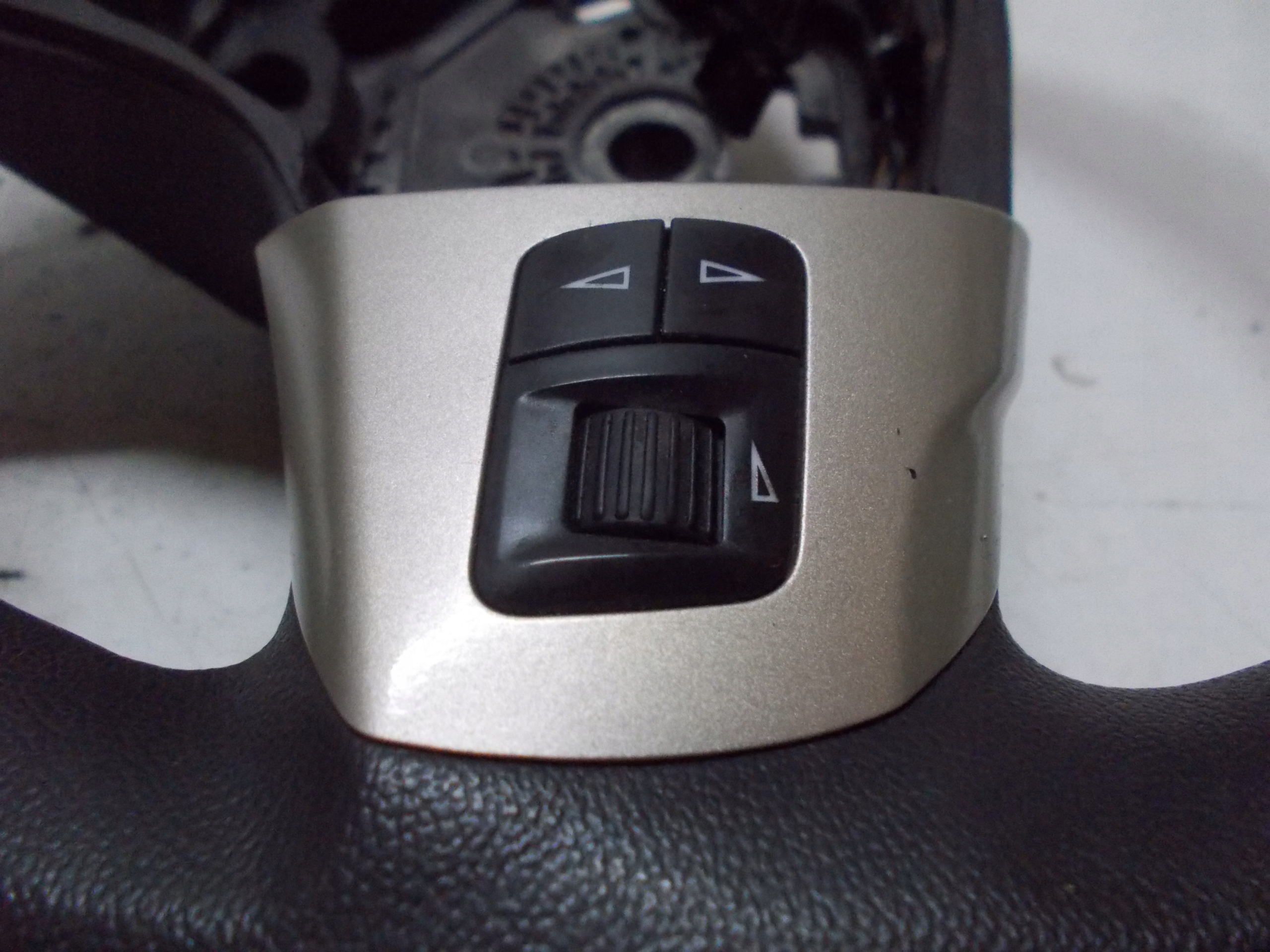 OPEL CORSA D 1.2 B 07R lenkrad MULTIFUNKCJA 13155559