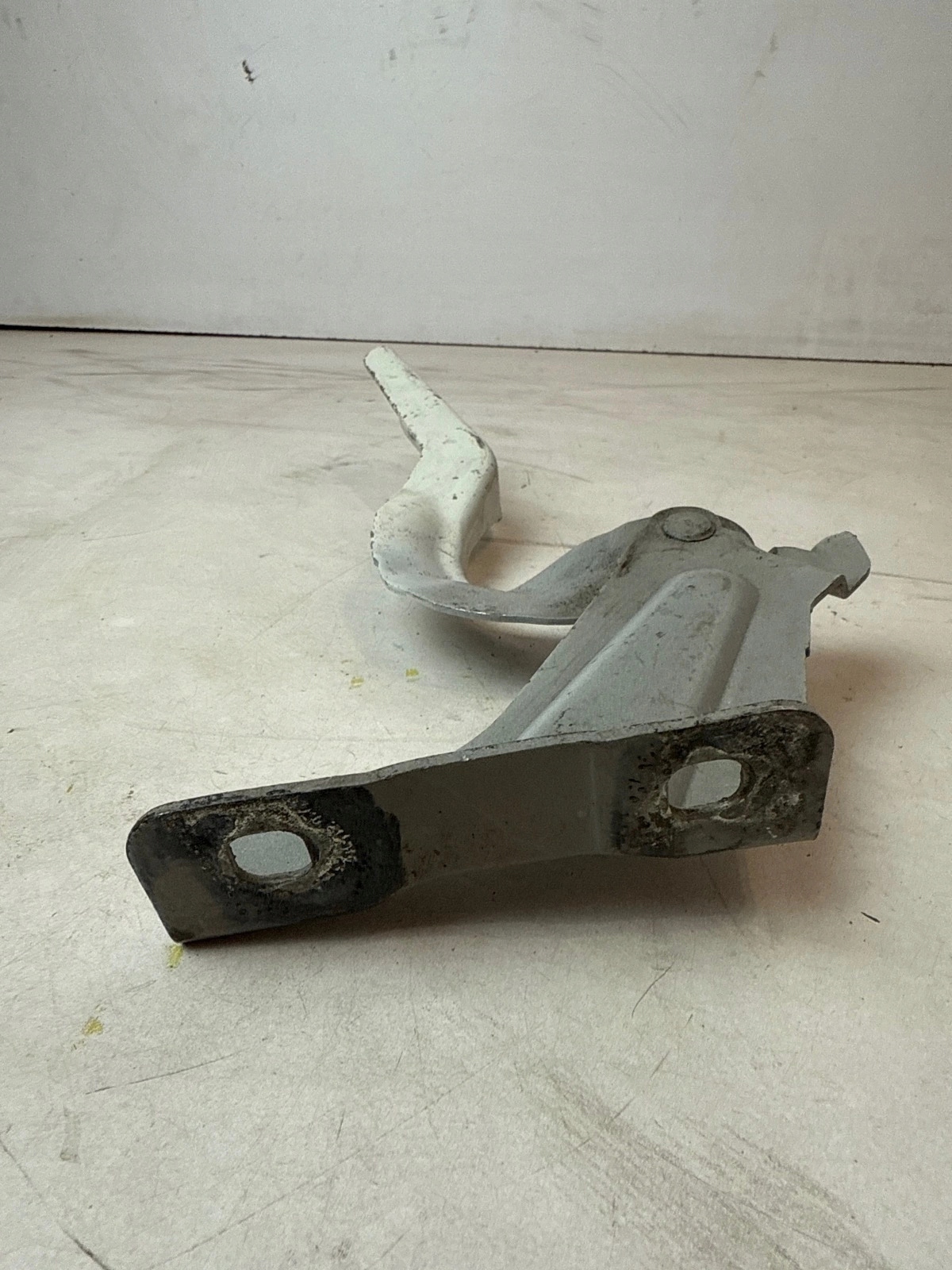 hinge bonnets front front left Nissan Micra K13