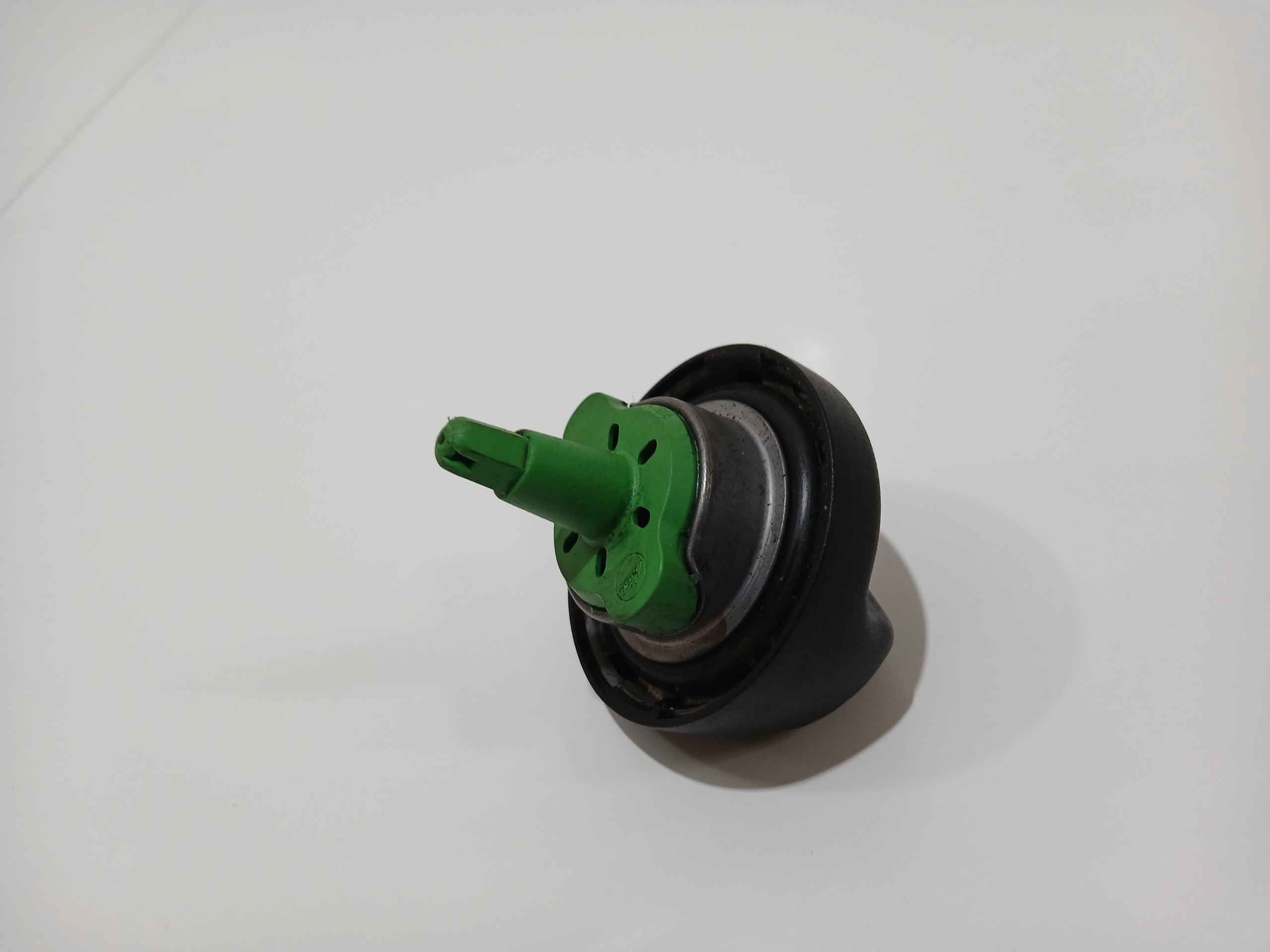 čep rezervoara goriva BMW E60 E61 E83 E84 (4642360)