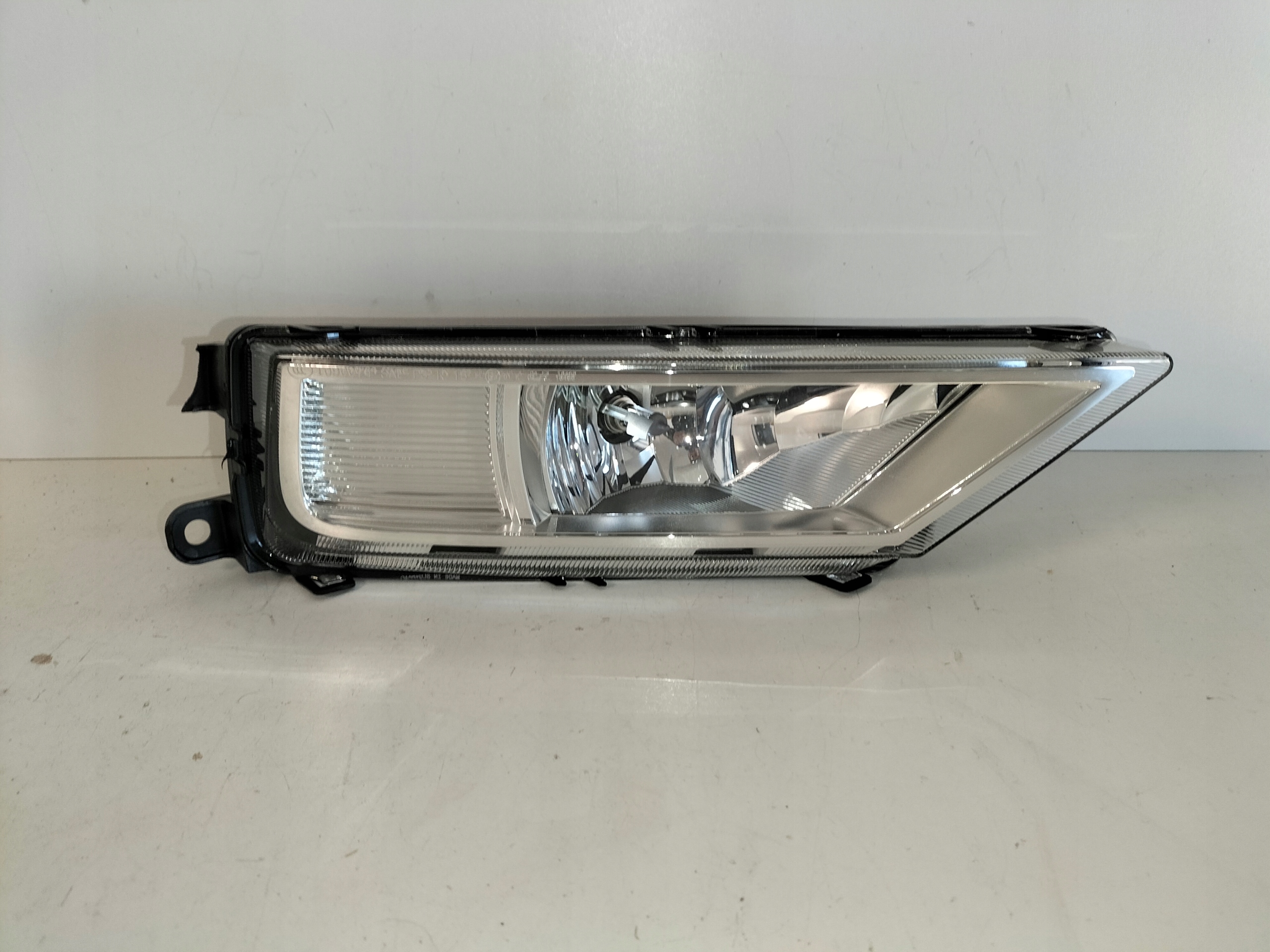 fog light light right VW TIGUAN II 16