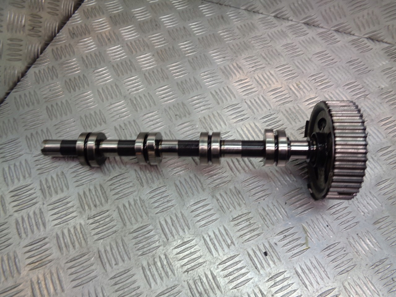 Распредвал AUDI A3 8P 2.0 TDI