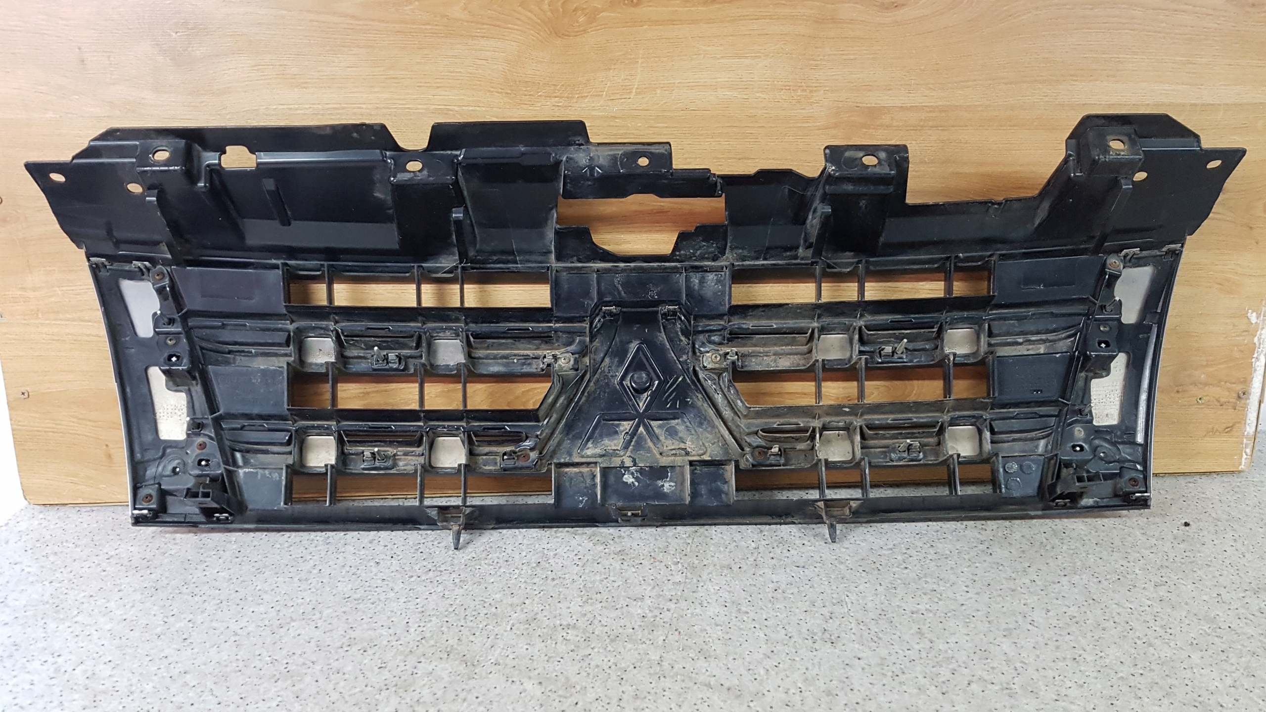 MITSUBISHI PAJERO IV 11-14 GRILL GRILL D 22