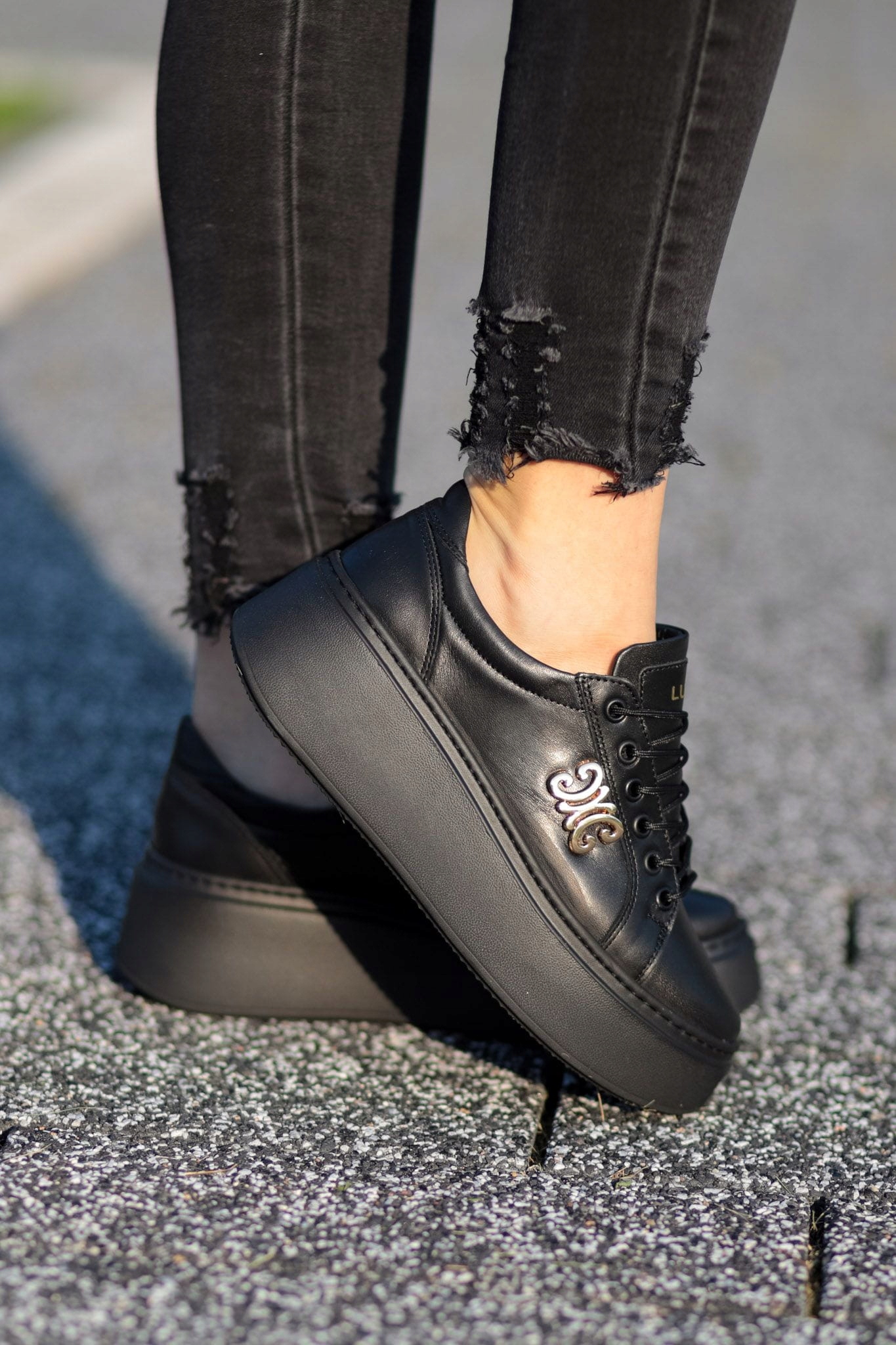 Adidasy damskie model AGNES BLACK POLSKIE OBUWIE 39 Rozmiar 39