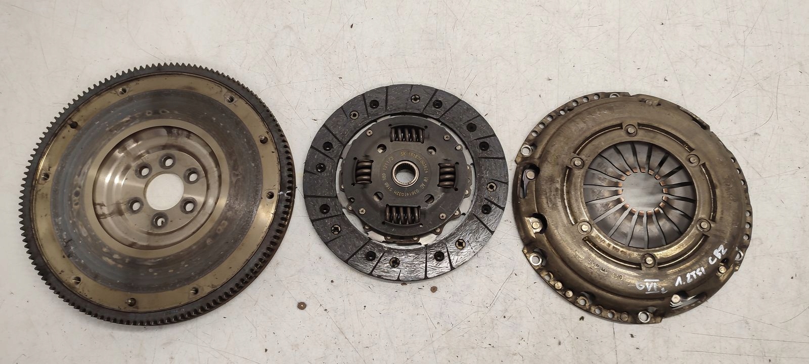 wheel flywheel clutch disc pressure plate VW Golf VI 1,2 TSI