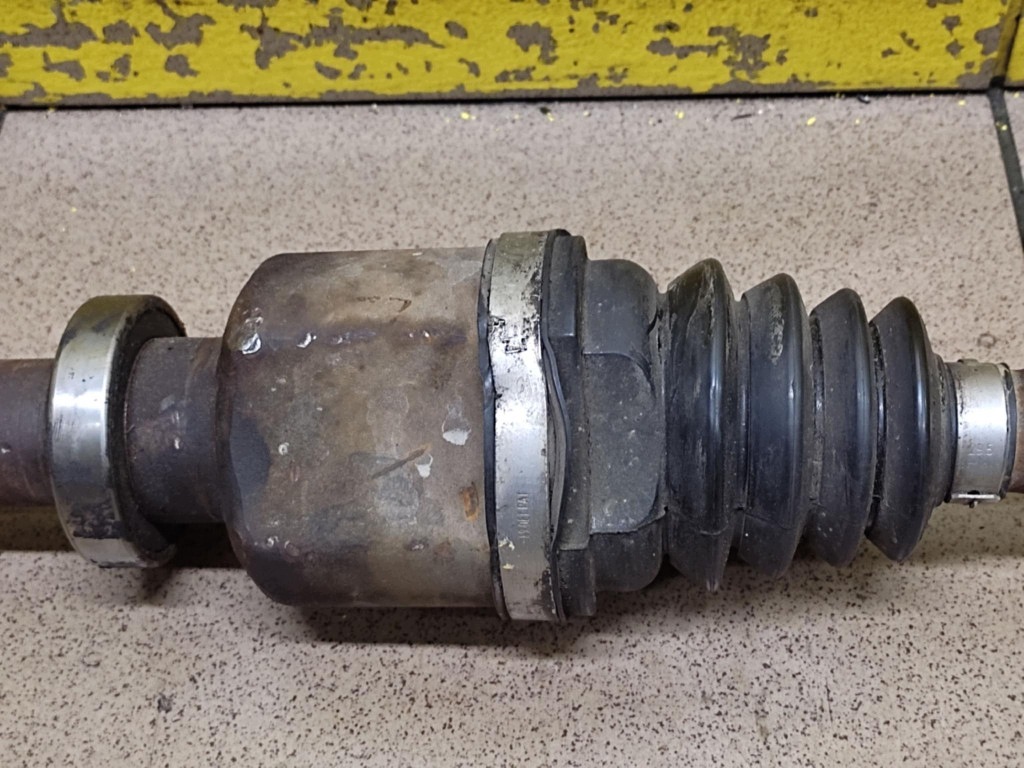 DACIA LOGAN 1.5 DCI semi-axis right front