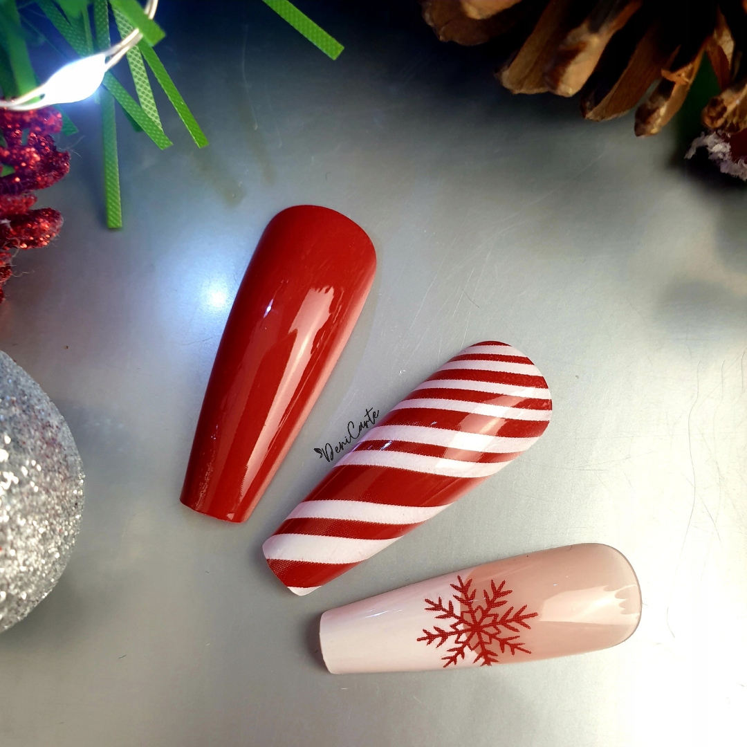 PAZNOKCIE SZTUCZNE TIPSY CZERWONE ŚWIĄTECZNE ZIMOWE PASKI ŚNIEŻYNKA24SZT Marka Deni Carte