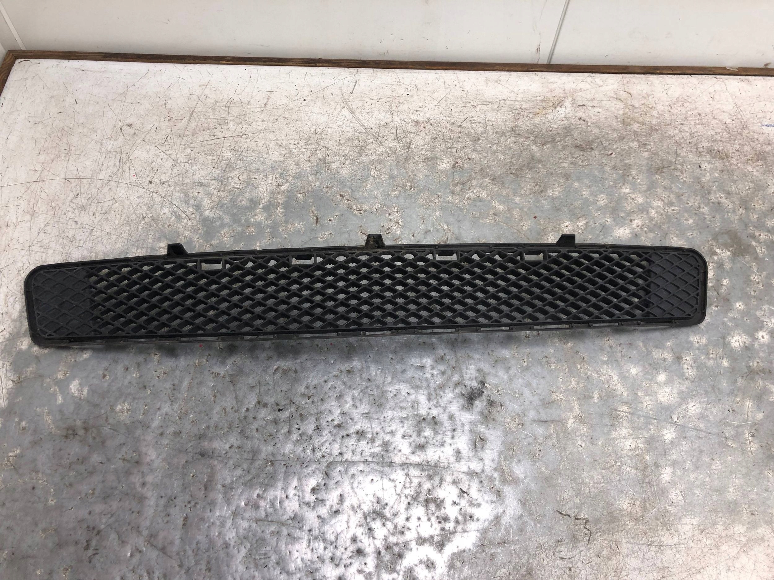 grid of a bumper front MERCEDES W204 A2048852123