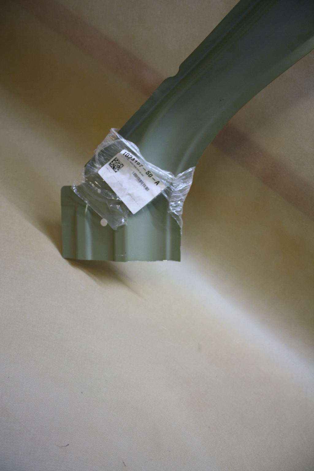 TESLA MODEL S PRÓG SŁUPEK BOK PRAWY POSZYCIE Producent części Tesla