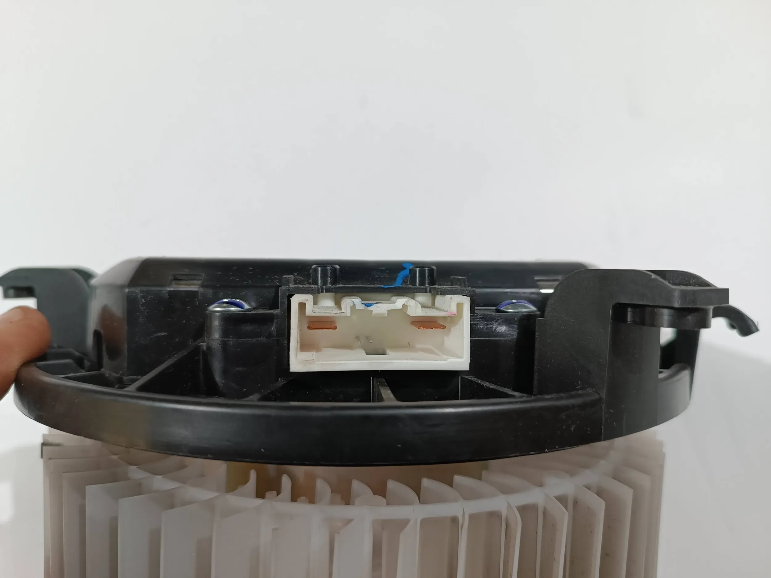 fan heating air conditioning devices Chrysler Pacifica 2016
