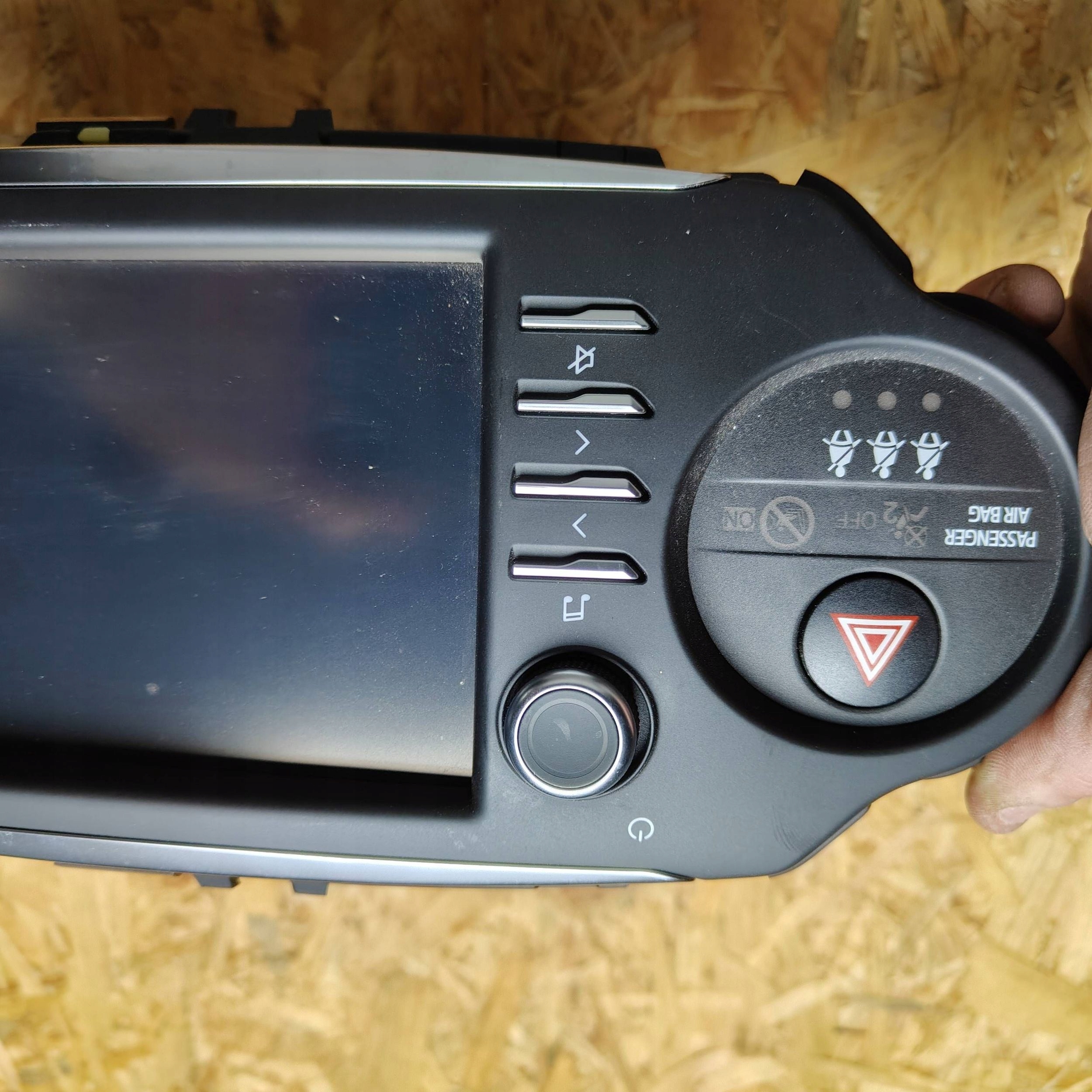 display Toyota Yaris 861400D320
