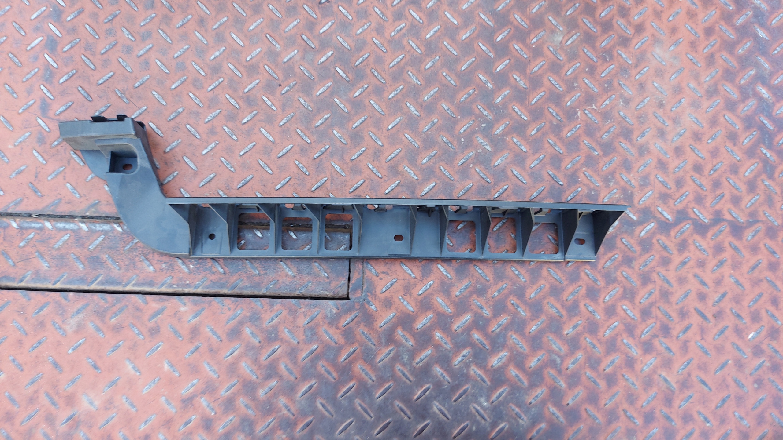 bumper bracket left rear part SKODA OCTAVIA III HB