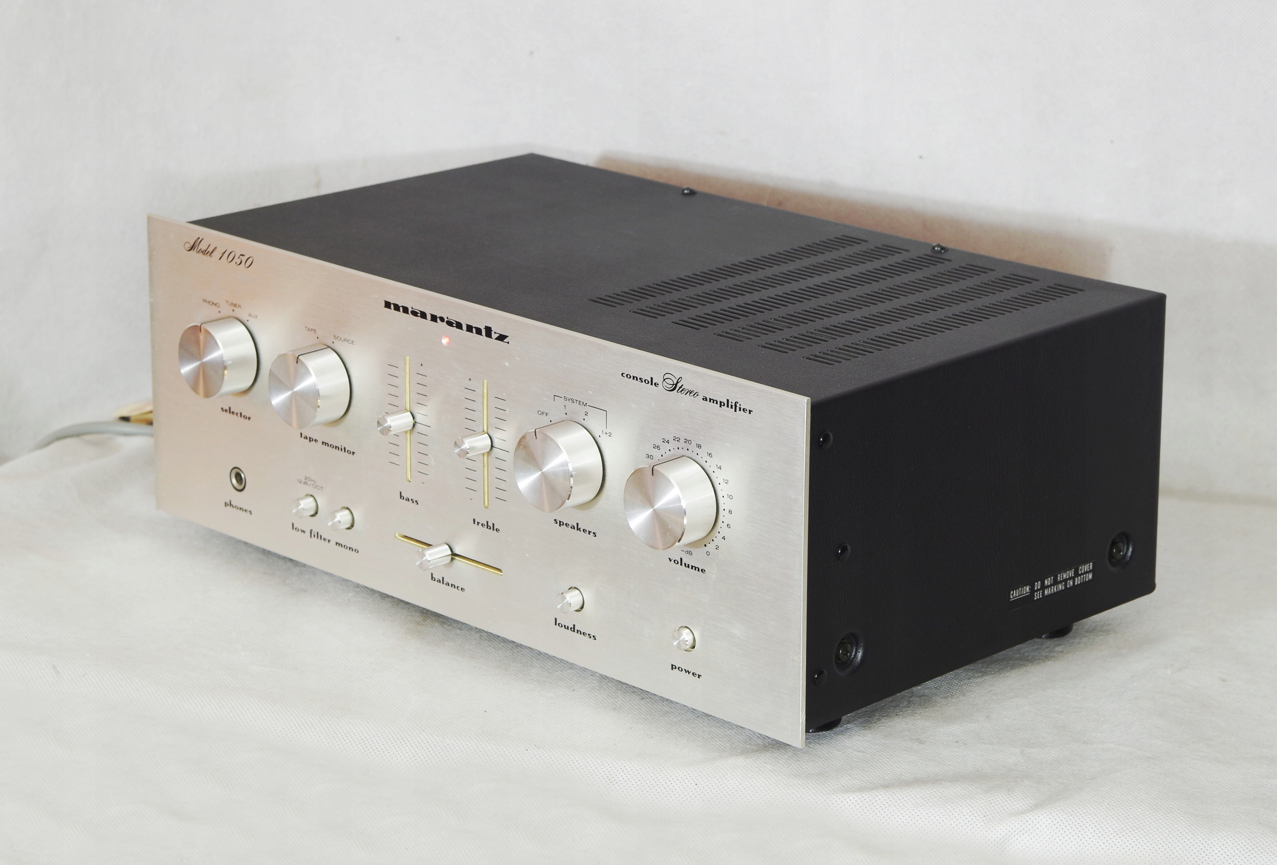 Marantz Model 1050, dobry wzmacniacz vintage, nr 2 Kolor srebrny