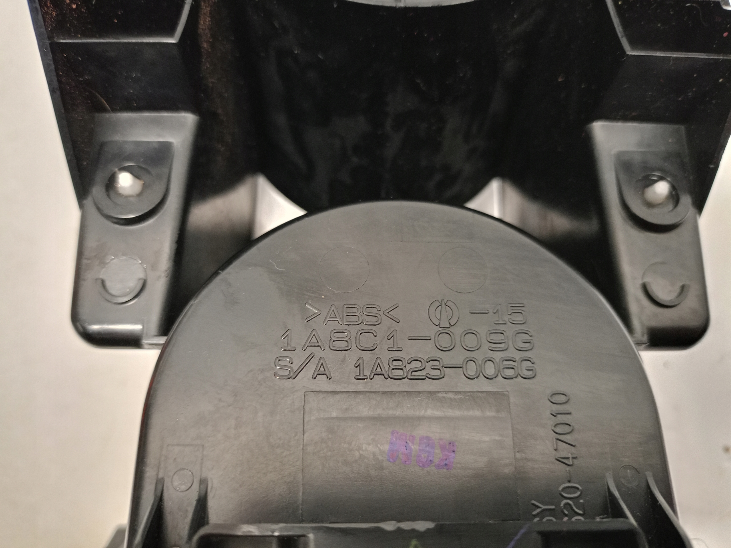 Держатель на TOYOTA PRIUS II 1A8C1-009G