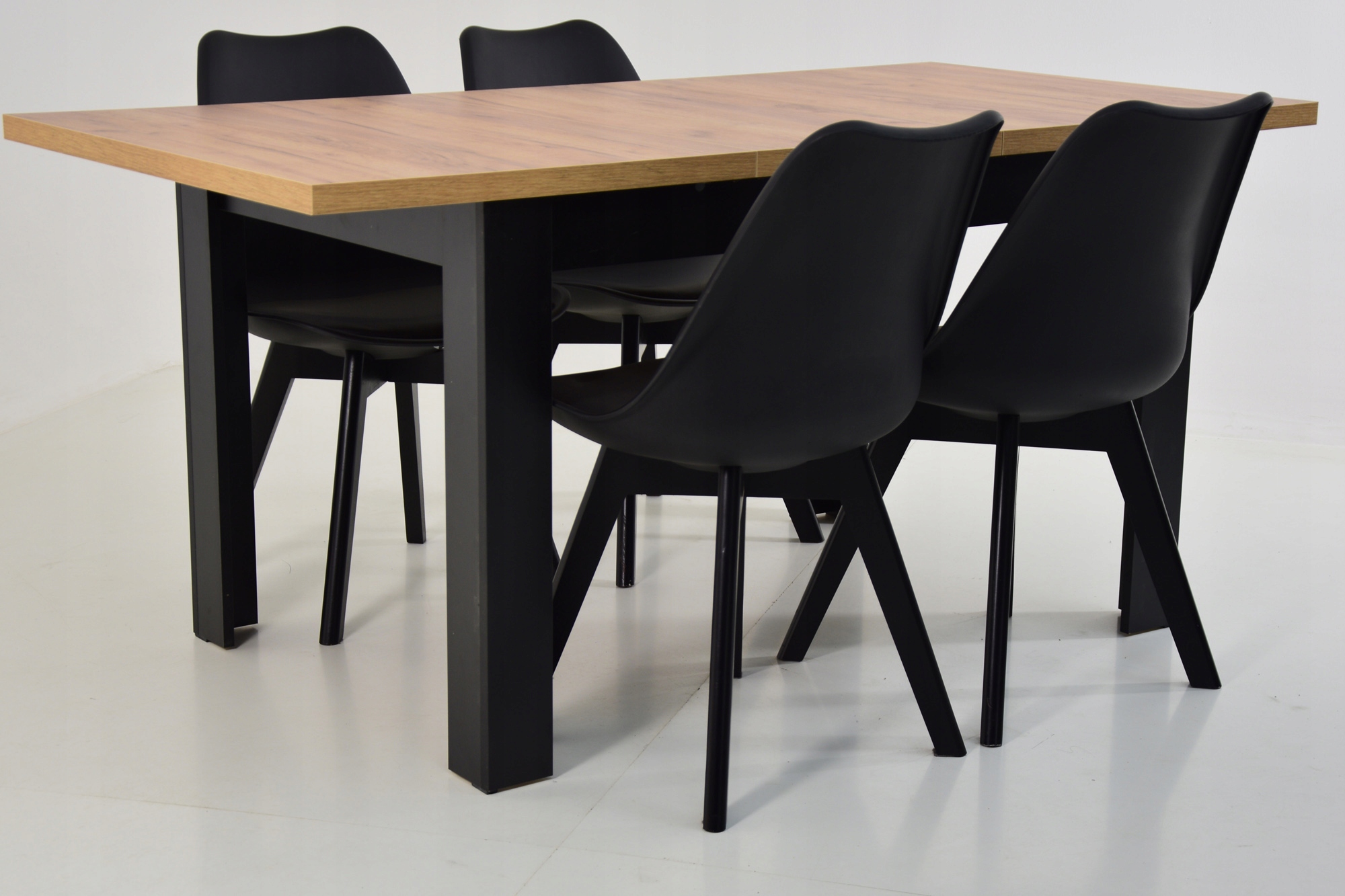 Rozkładany stół 80x140/180 czarny blat DAB CRAFT i 4 krzesła z PODUSZKĄ Długość stołu 140 cm