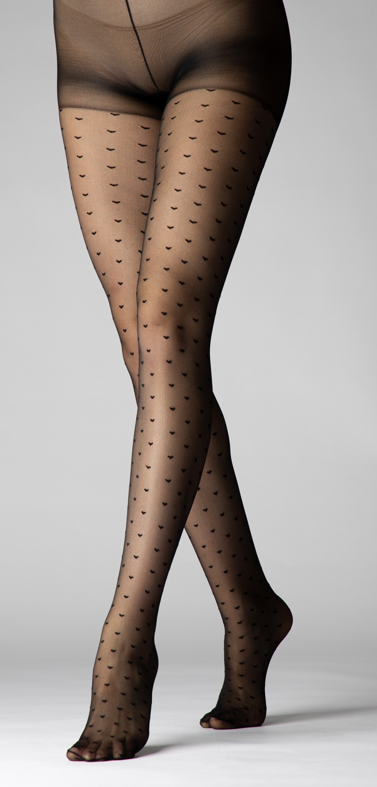 Rajstopy w duże Kropki Kropeczki Grochy Modne R-3 Kolor czarny