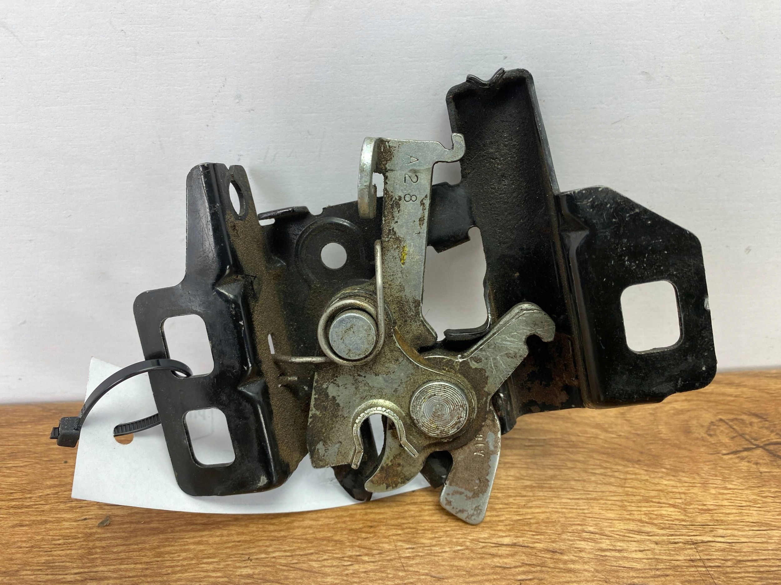 bonnet latch lock Chevrolet Corvette C6 2005+