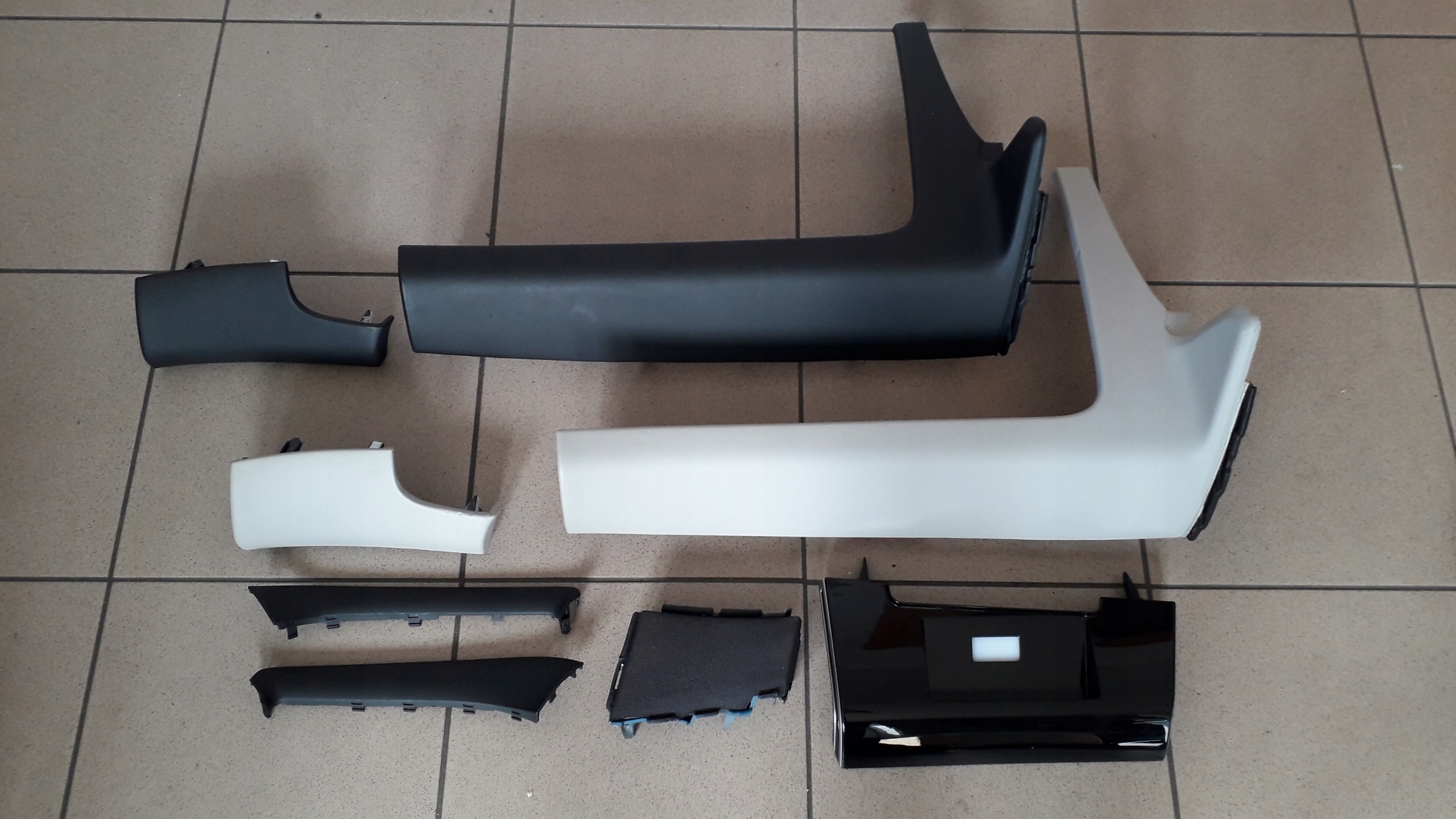 84745-N7100NNB 84745N7100NNB - HYUNDAI TUCSON III IV 20 - ТОРЦЕВА КРИШКА КОНСОЛІ