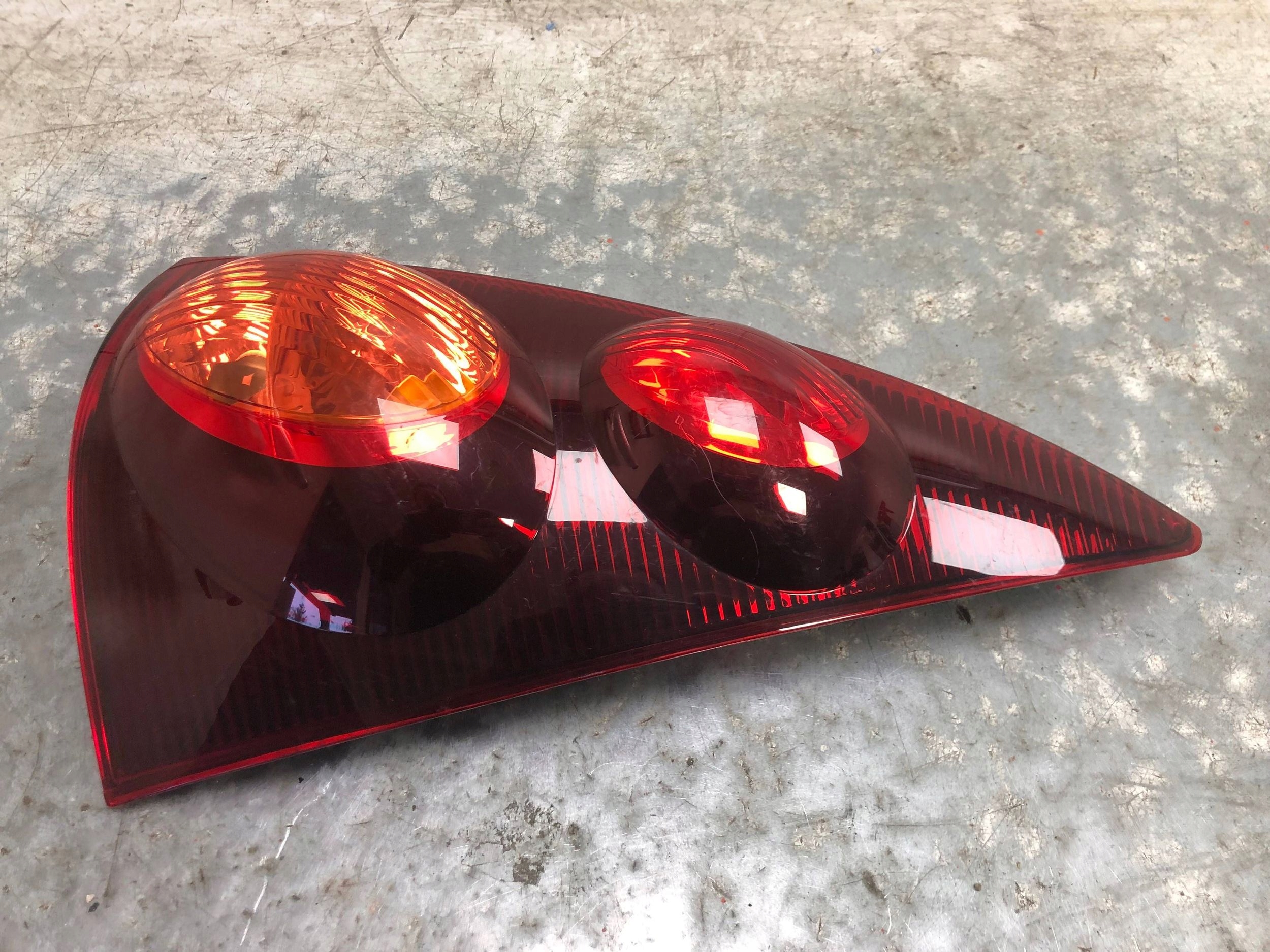 light right rear part PEUGEOT 107 81550-0H090