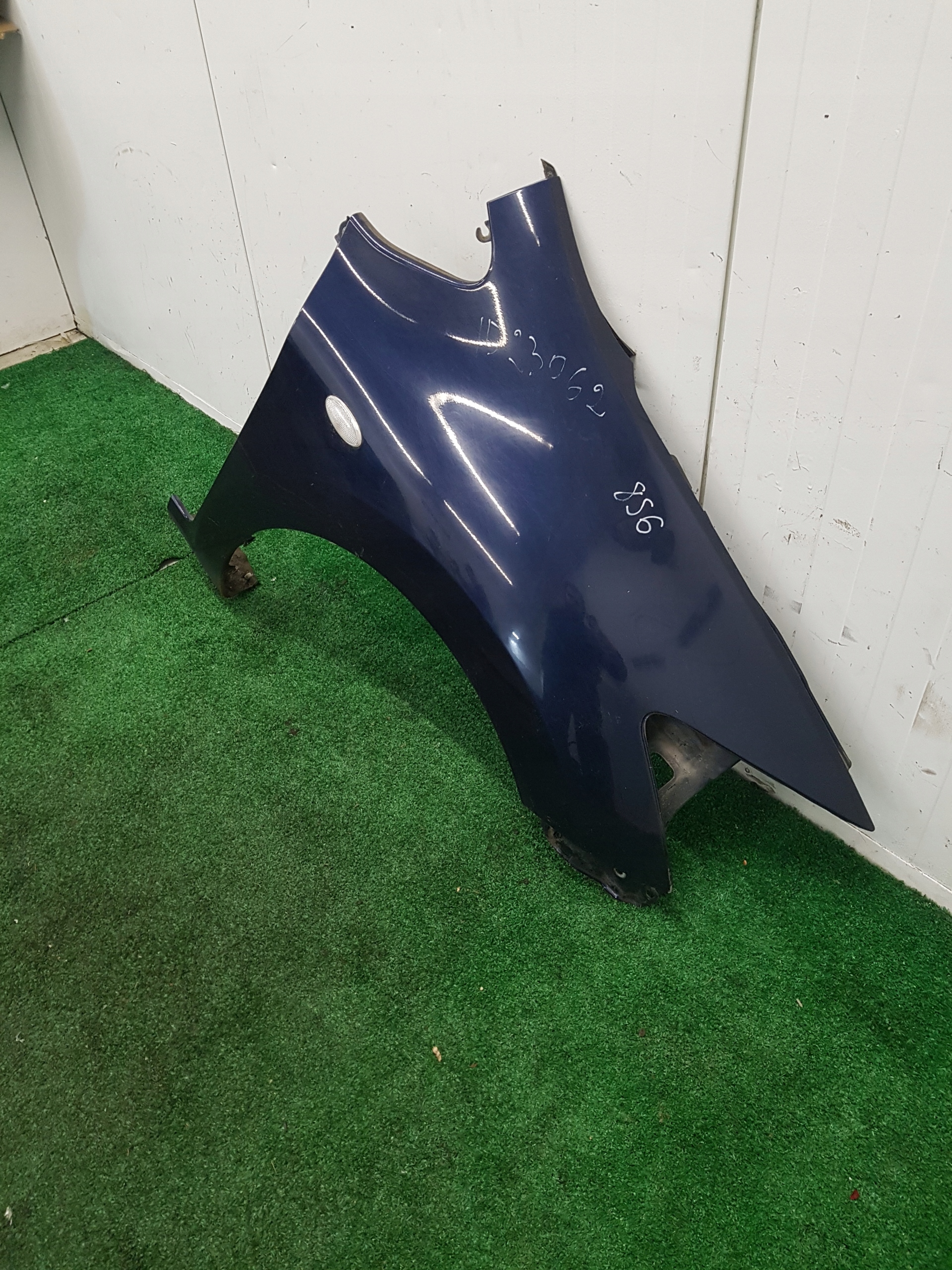 fender right front TOYOTA AURIS 8S6