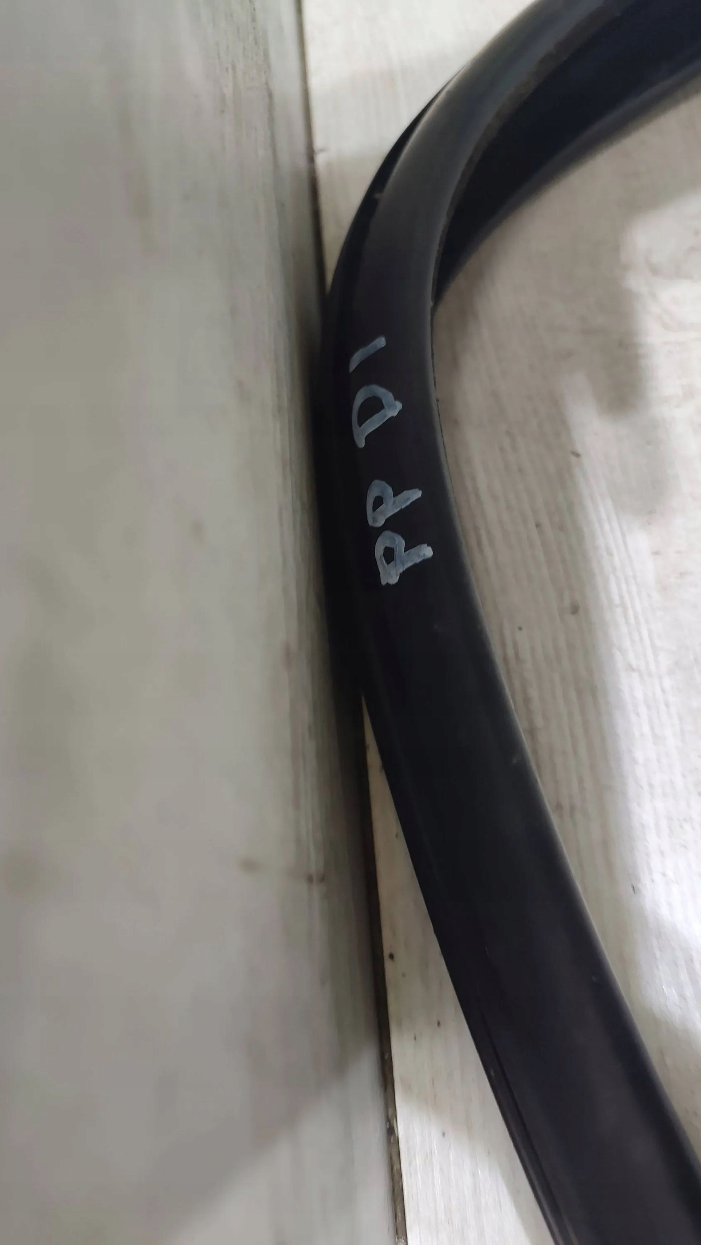 Dacia Duster and 16r 1.6b front side right gasket windows door