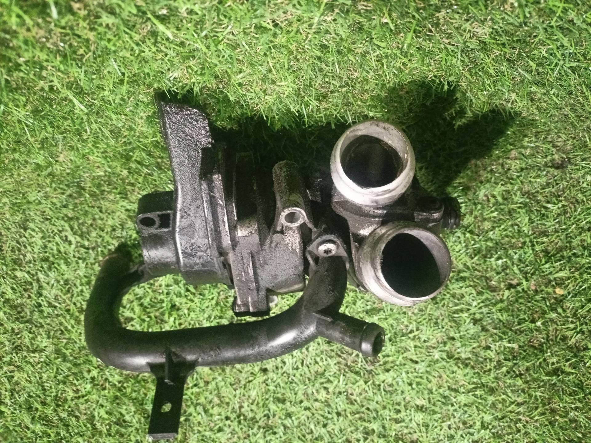 water pump Volkswagen Passat CC 2010 2.0T benz