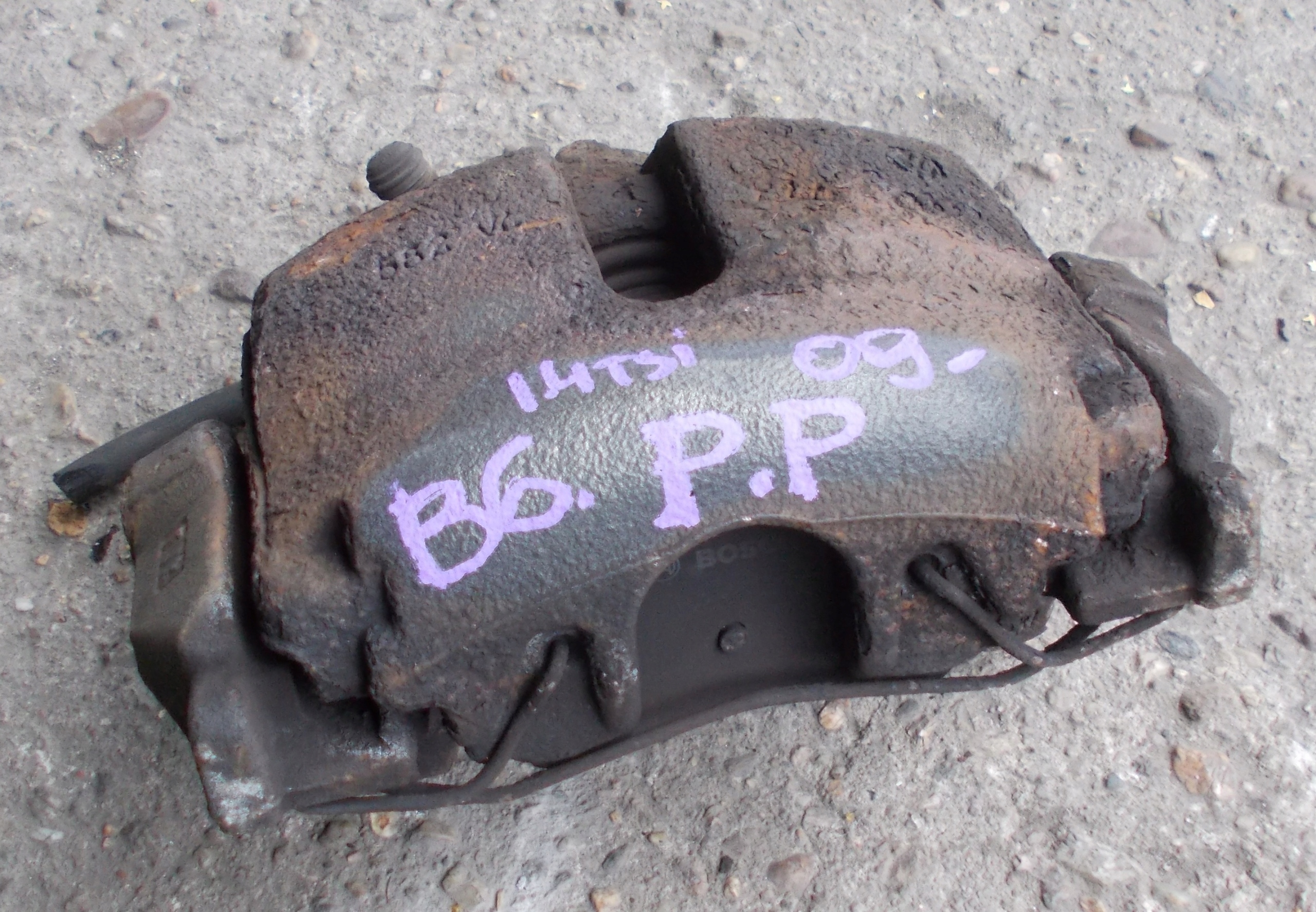 VW PASSAT B6 KOMBI 1.4 TSI 09R caliper brake right front