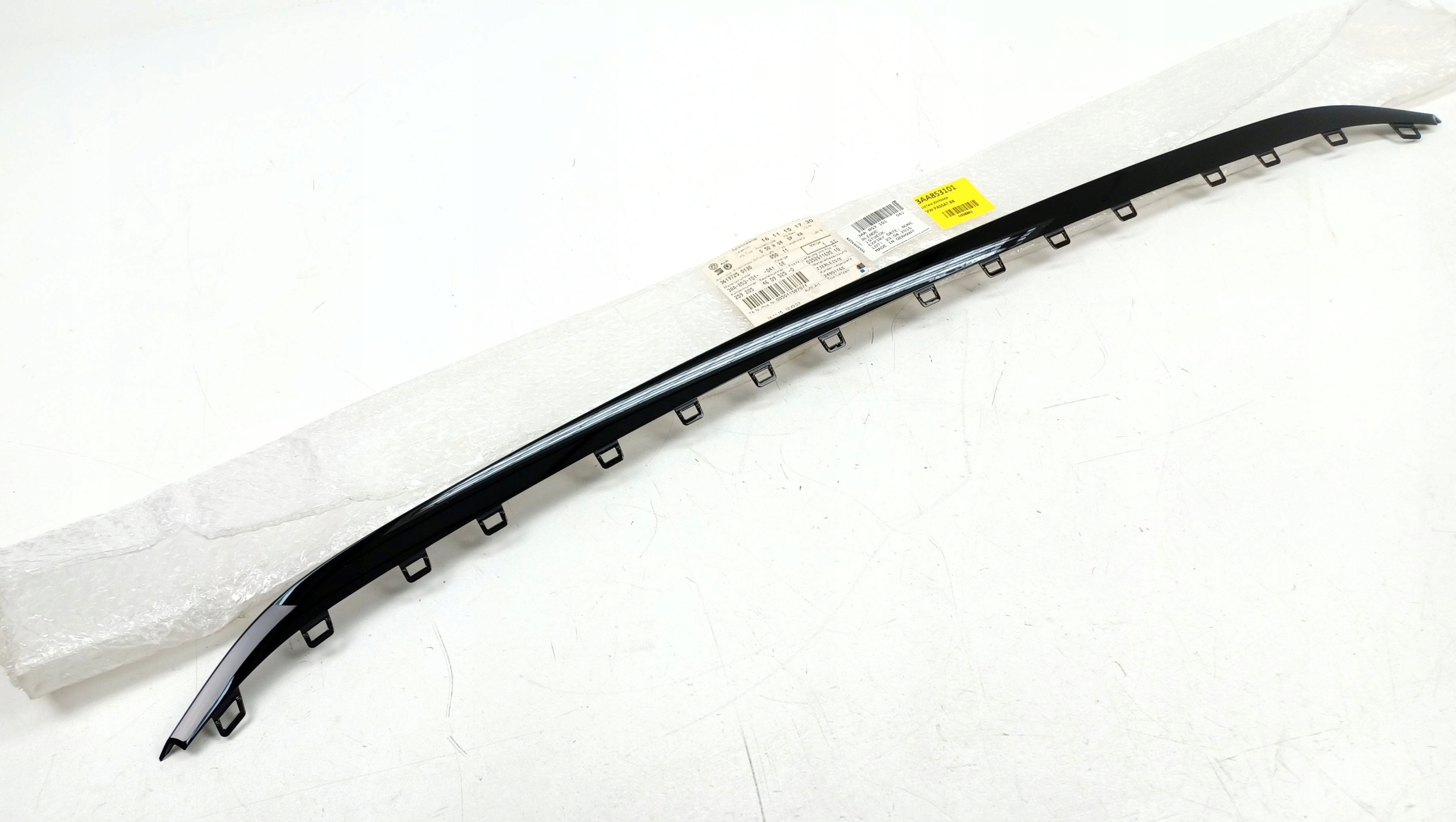Новый передний бампер полосы VW PASSAT B7 3AA853101
