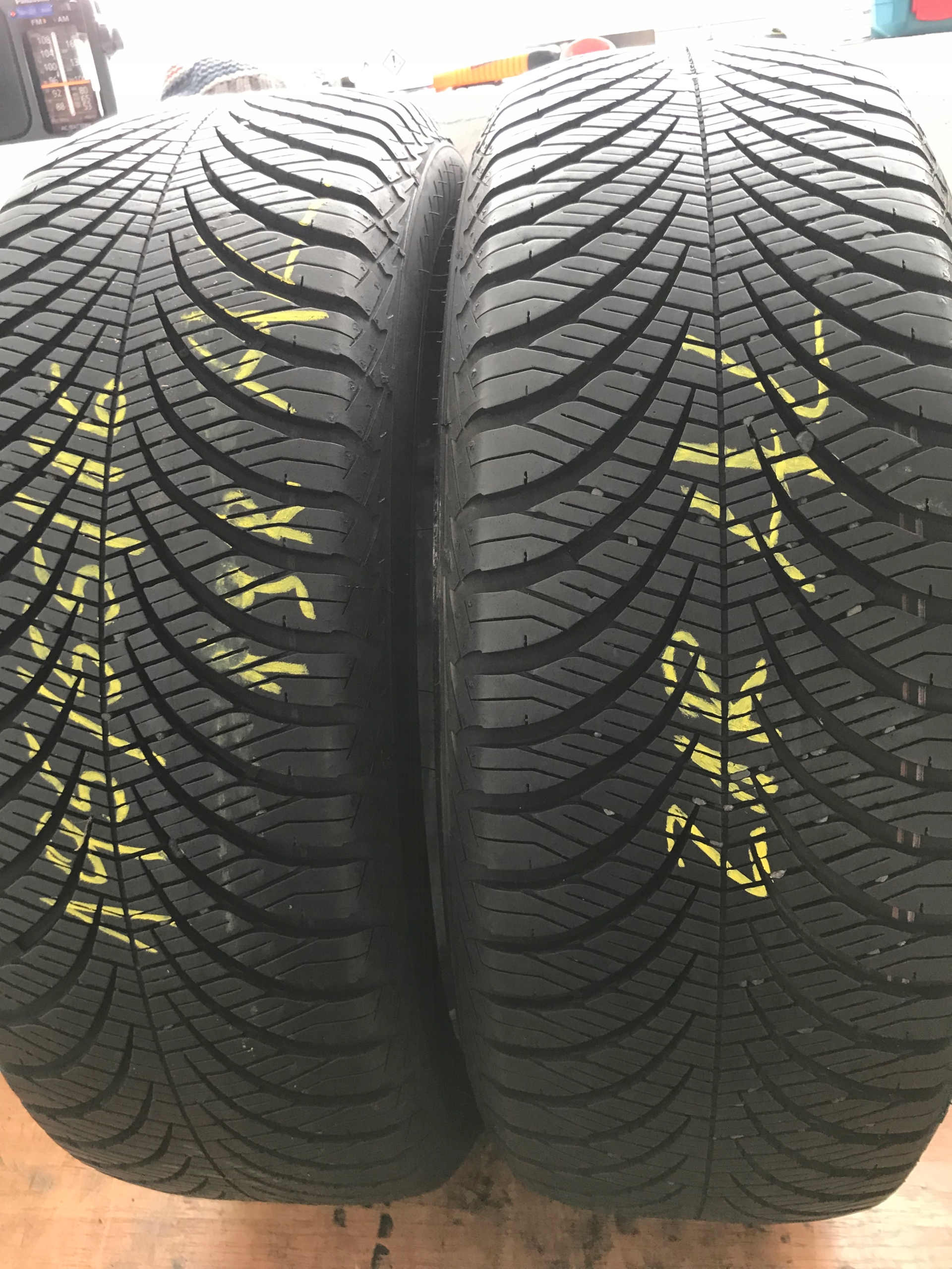 2 x Goodyear Vector 4Seasons G2 195/55R16 87 H