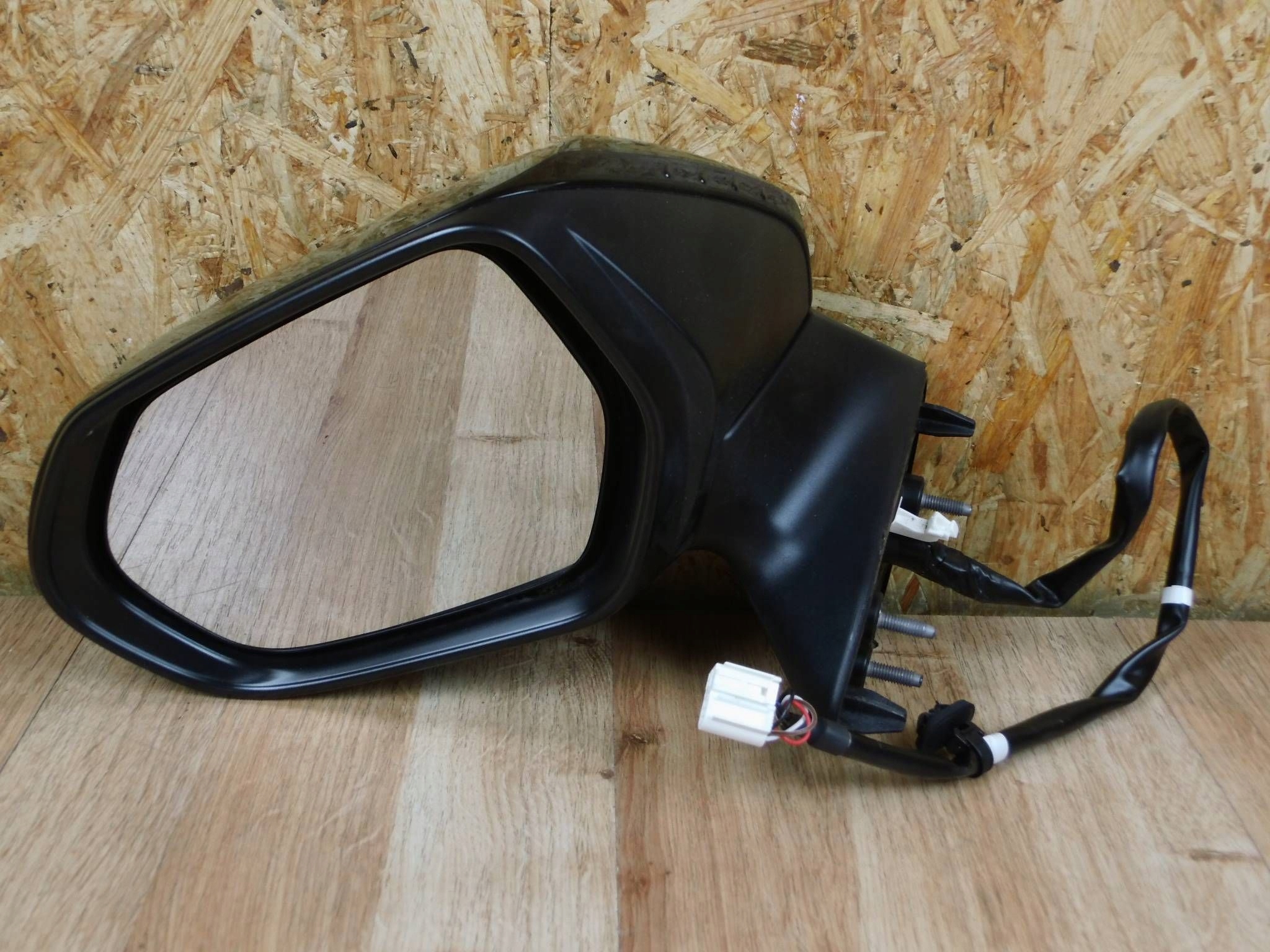 Toyota Yaris Cross 2020-2025 mirror left 6-PIN