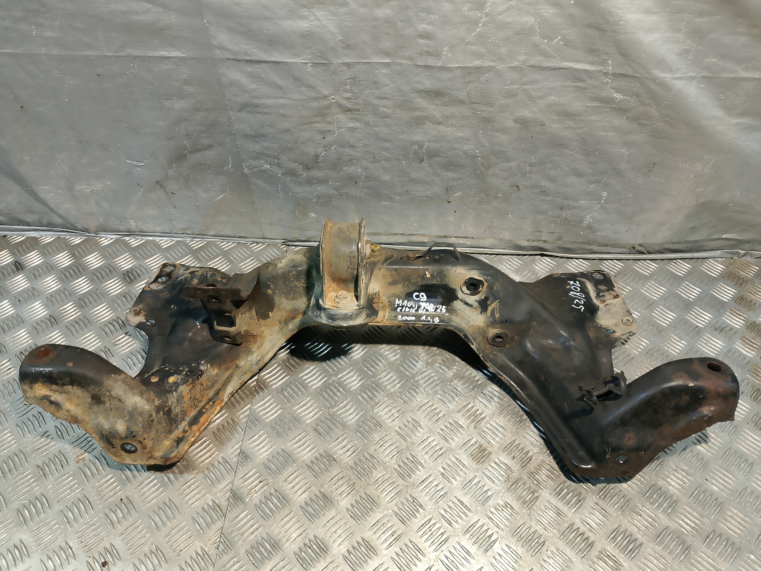 axle beam subframe TRAWERS HONDA CIVIC VI 6 1.4 B