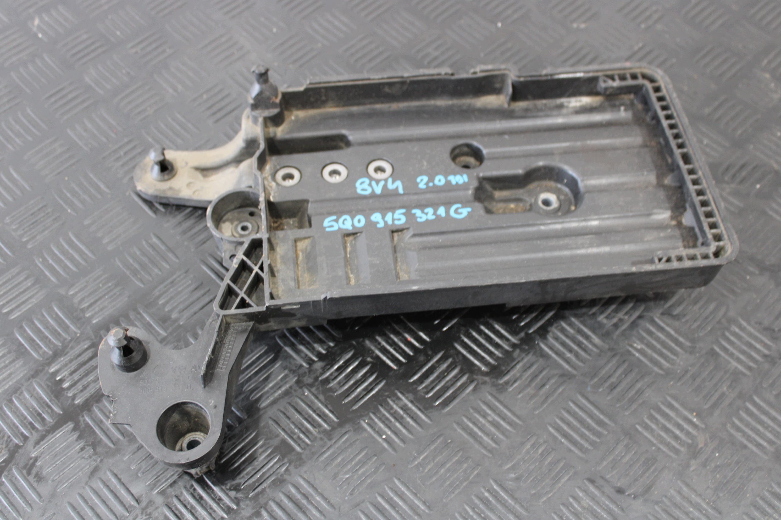držiak akumulátora 5Q0915321G AUDI A3 8V0 8V4 2013