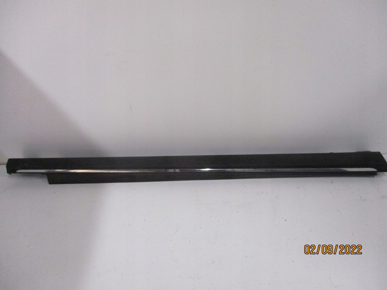 cap threshold Mercedes ML A1666980354 right