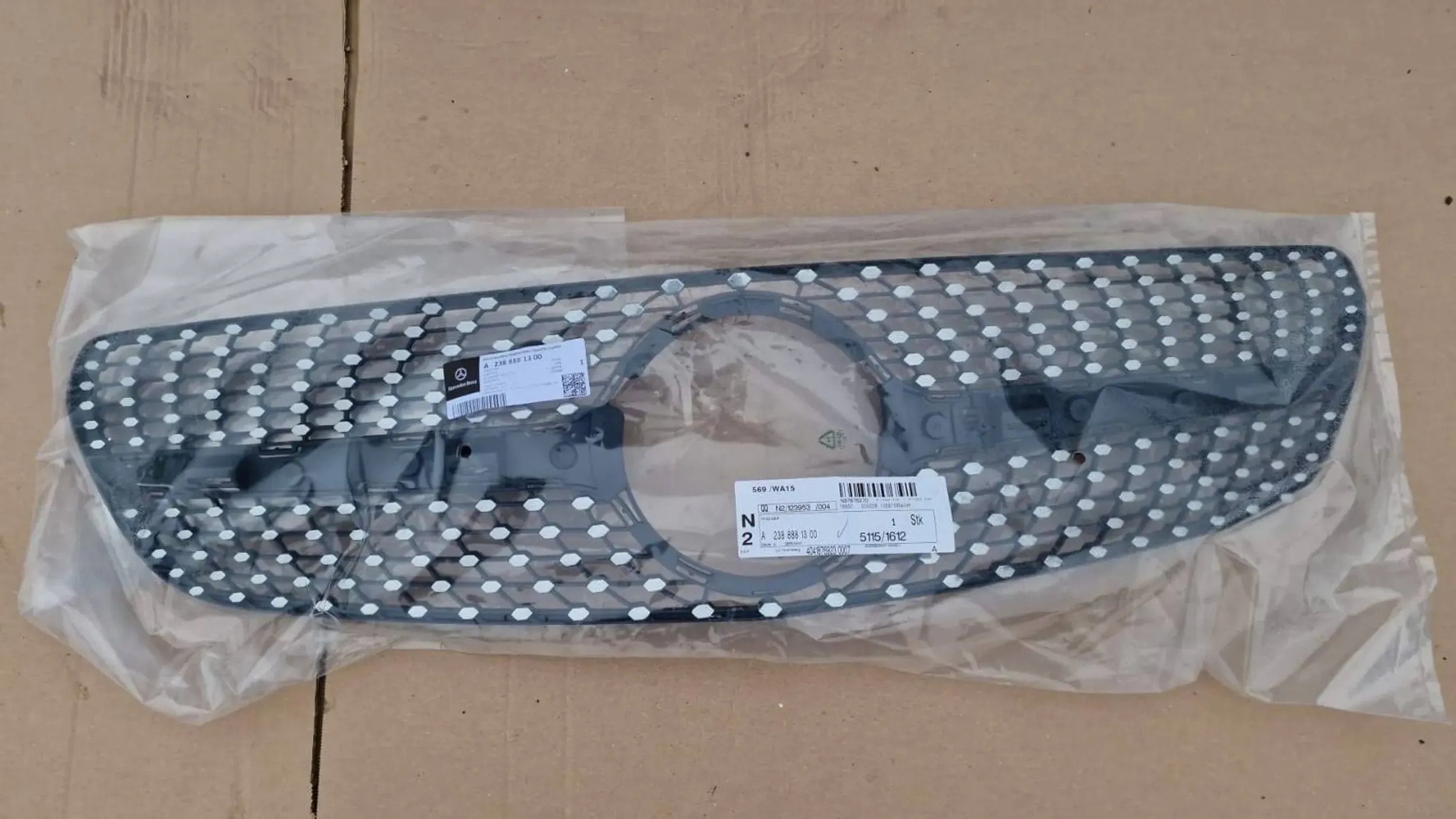 Mercedes E W238 Nowy grill maskownica Atrapa chłodnicy DIAMOND A2388881300