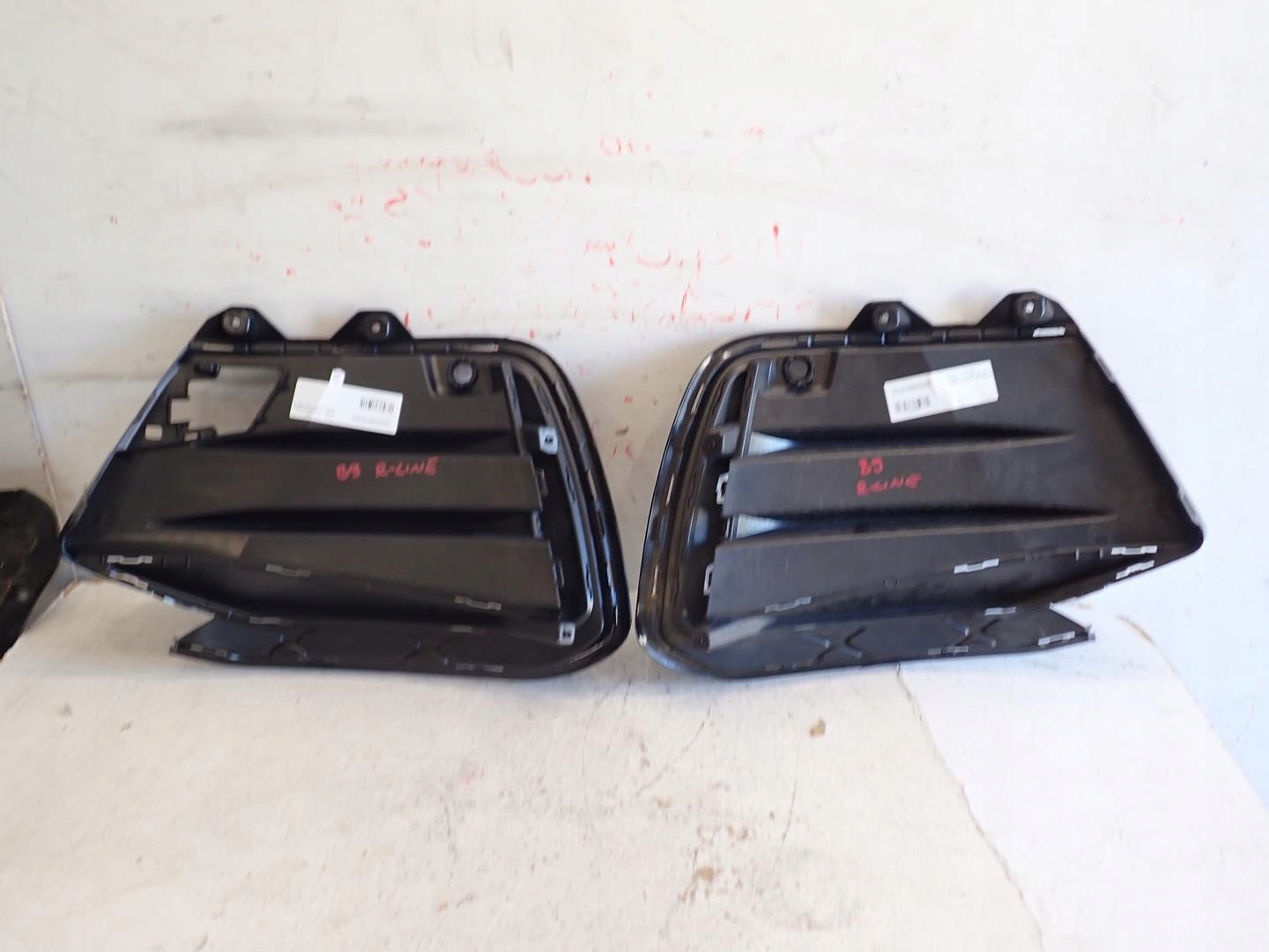 grid of a bumper left front VW PASSAT B9 R-LINE 2023- 3J0853665D