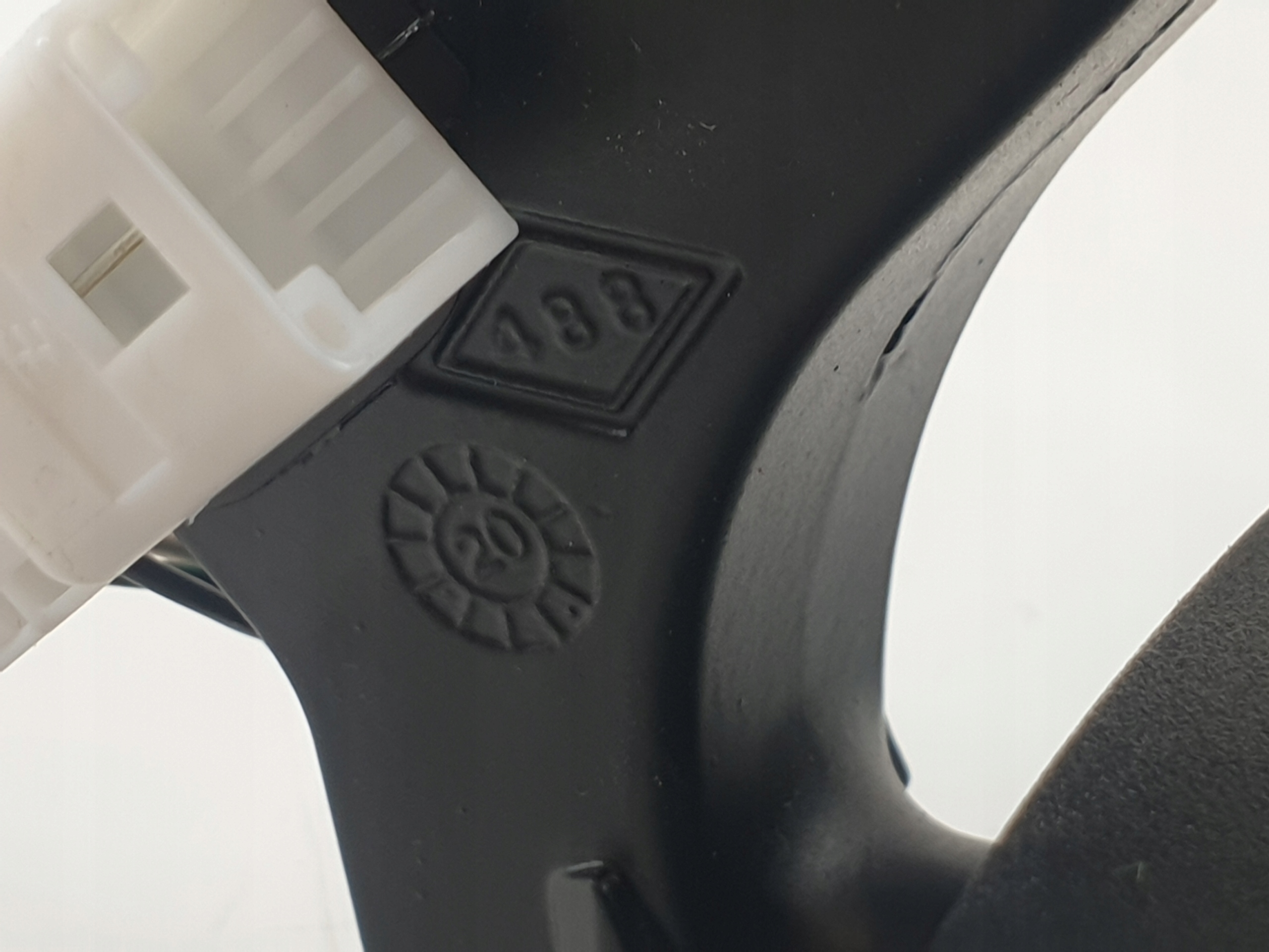 LUSTERKO WEWNĘTRZNE FOTOCHROMATYCZNE FOTOCHROM RENAULT CLIO V 5 963215715R Wersja Europejska