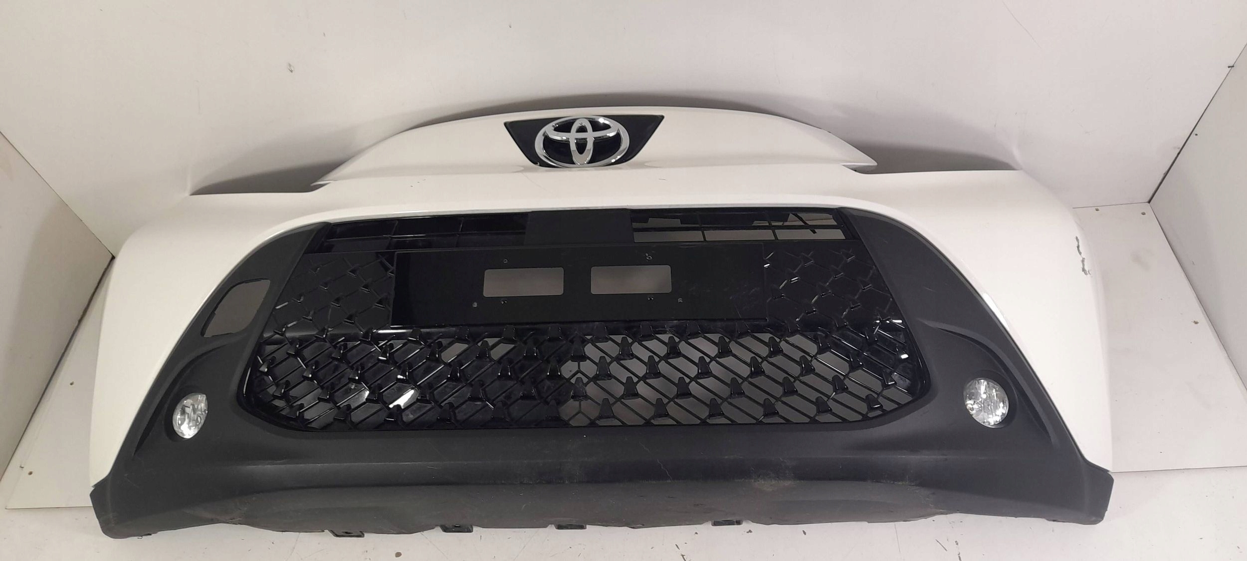 Toyota Aygo X 2024r front blacharski KOITO0171674