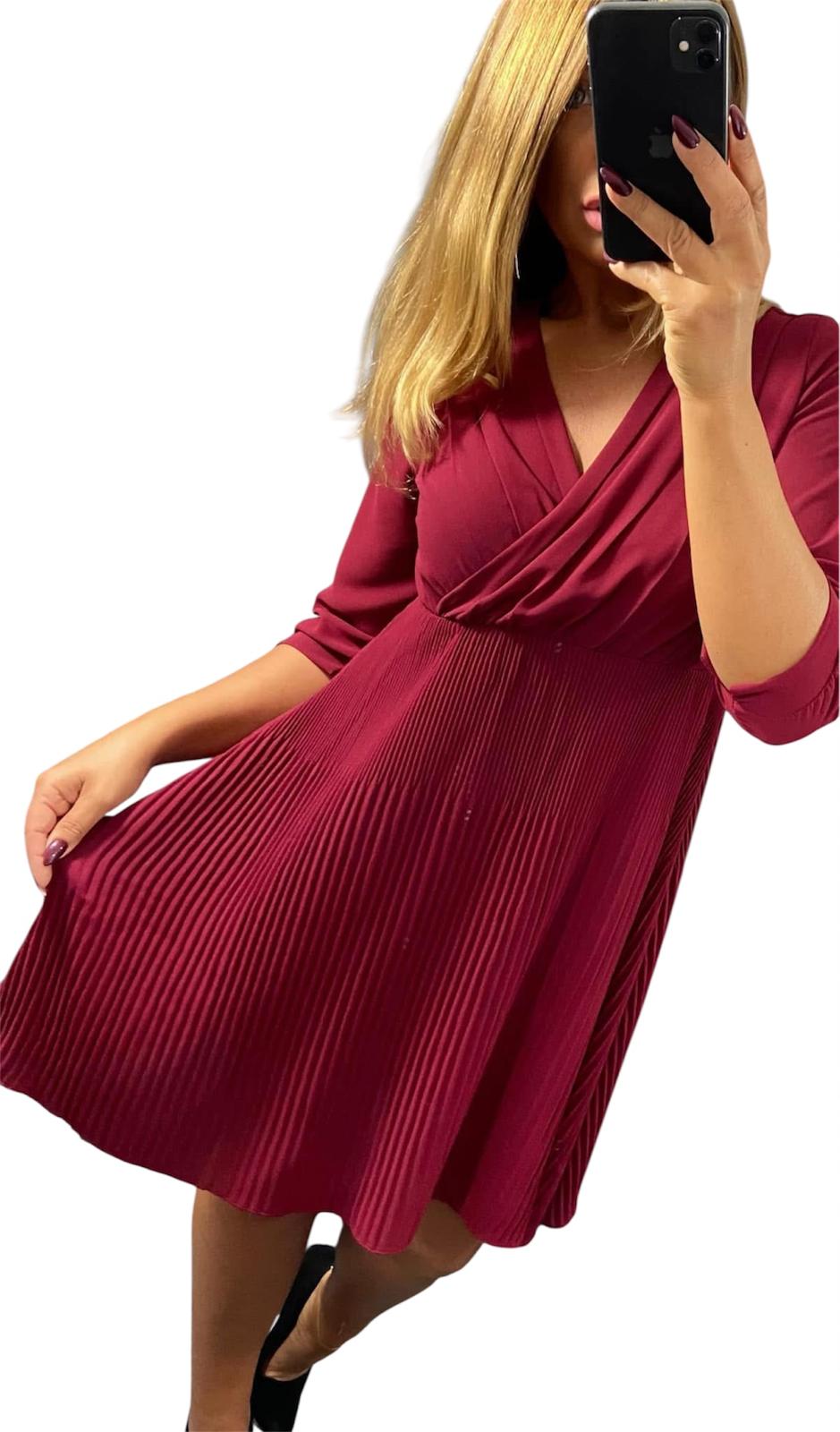 V583 Elegantní Plisovaná Šaty MIDI Bordó vel. 50 (5XL)