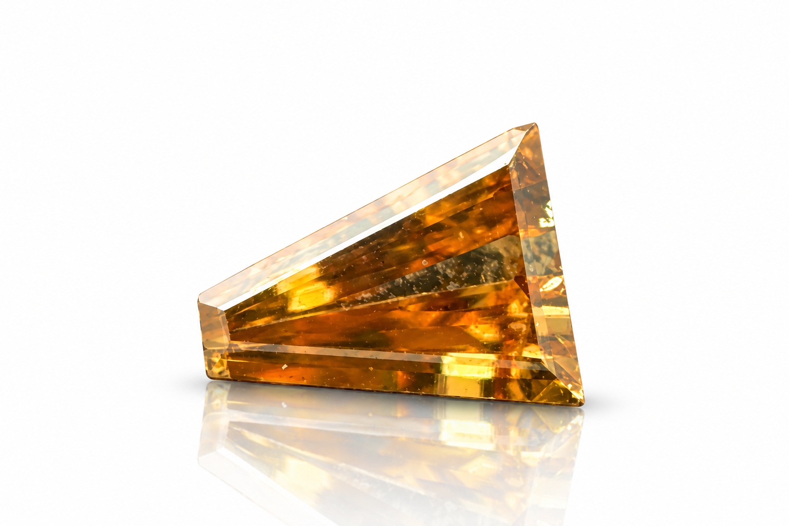 Přírodní diamant 0.02 ct Oranžová bageta certifikát Wbd