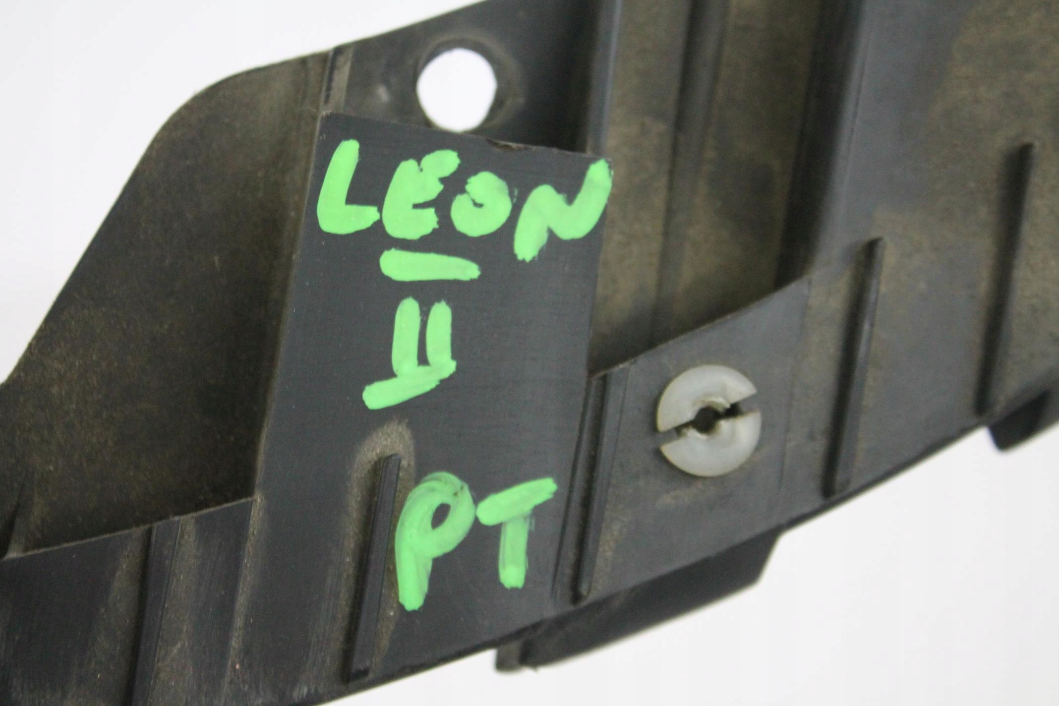 BUMPER BRACKET RIGHT REAR PART 1P0807378 LEON II LIFT