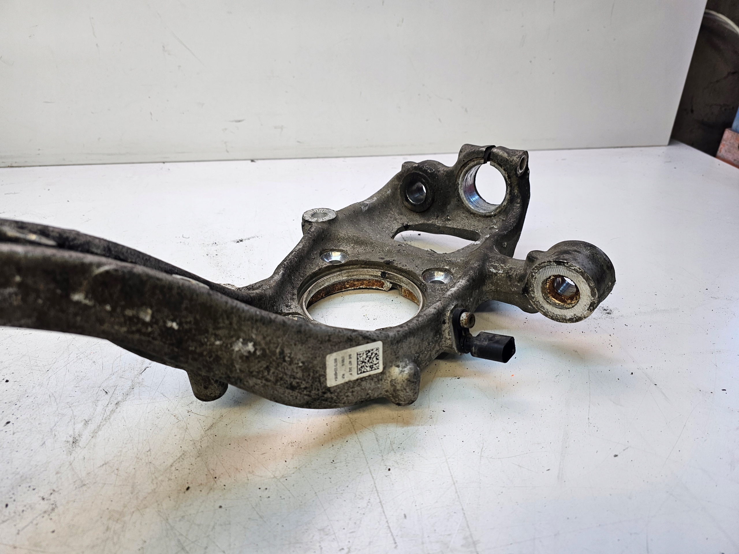 swing right front AUDI A4 B9 A5 Q5 8W0407560
