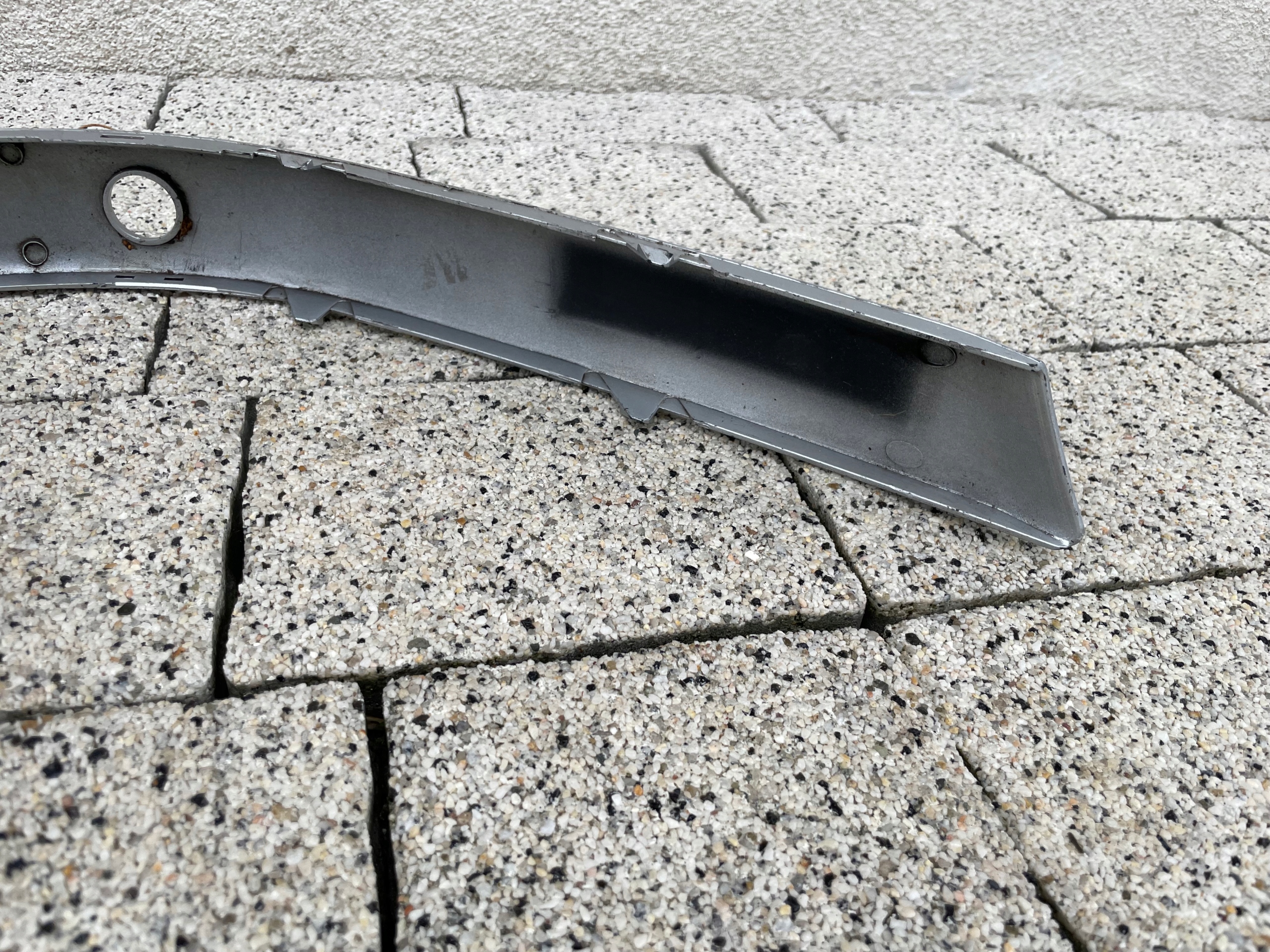 BMW E65 E66 lišta nárazníku předního levá předek levý 8240293