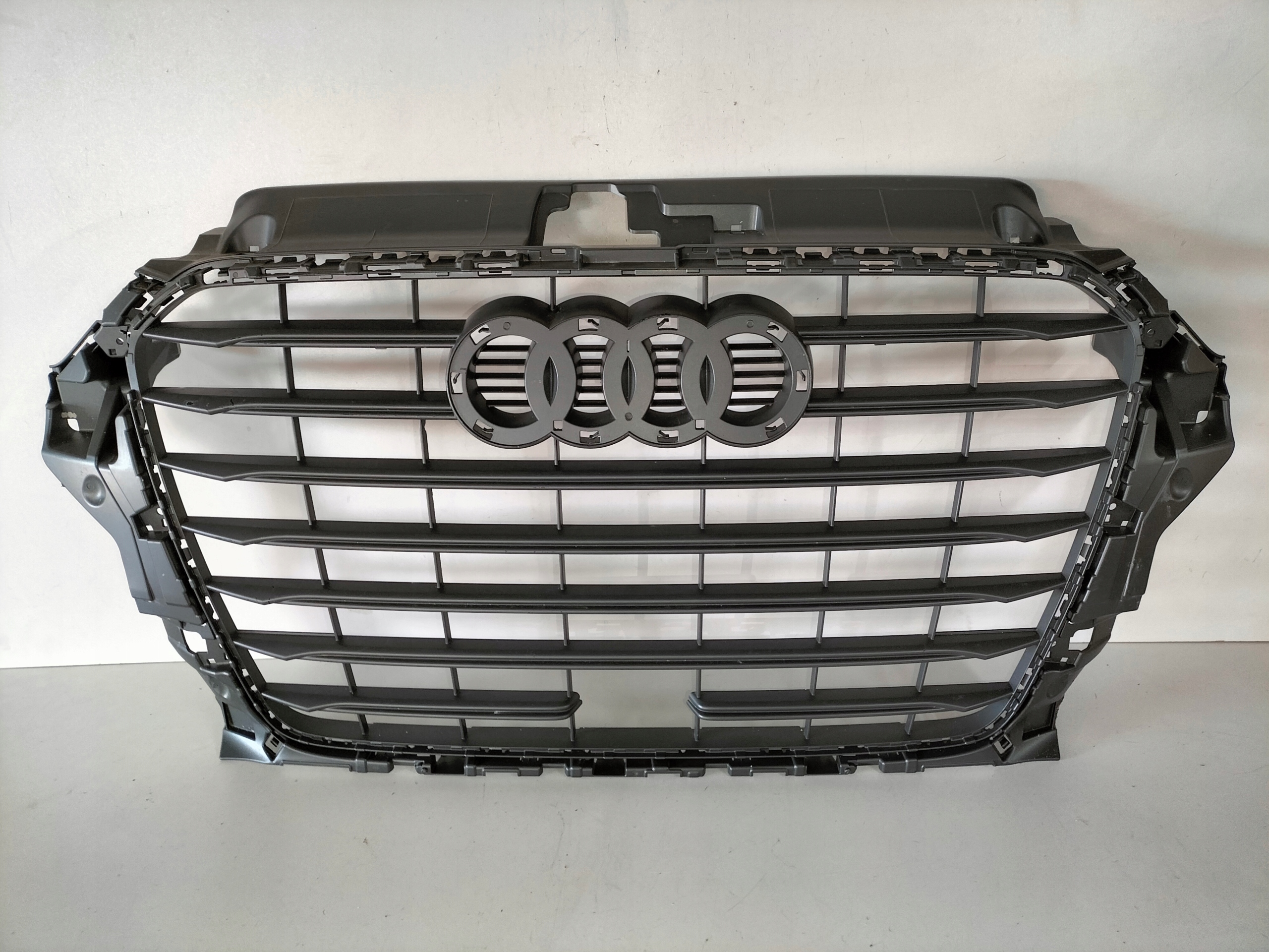 Решётка kratka решетка радиатора AUDI A3v 12-16 СЕДАН S3