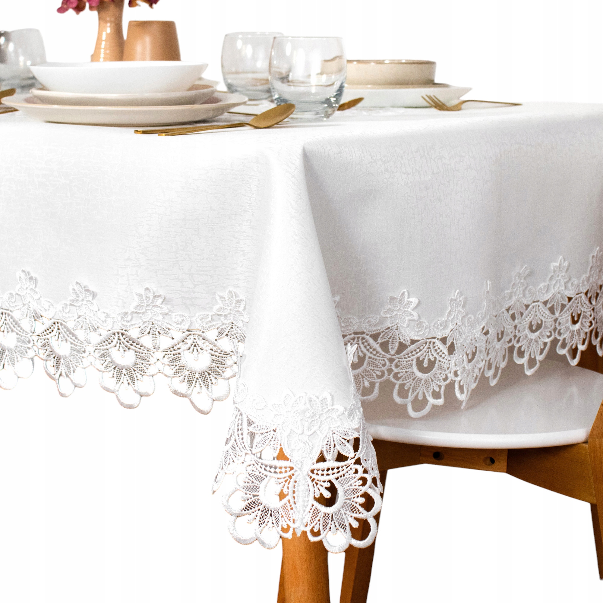 Obrus Plamoodporny na stół Biały z gipiurą 130x180 z koronką