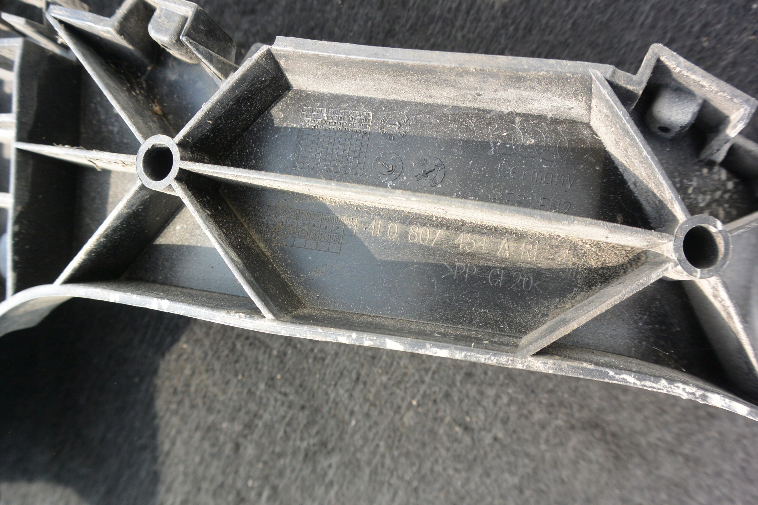 bumper bracket rear part the centre left right KPL AUDI Q7