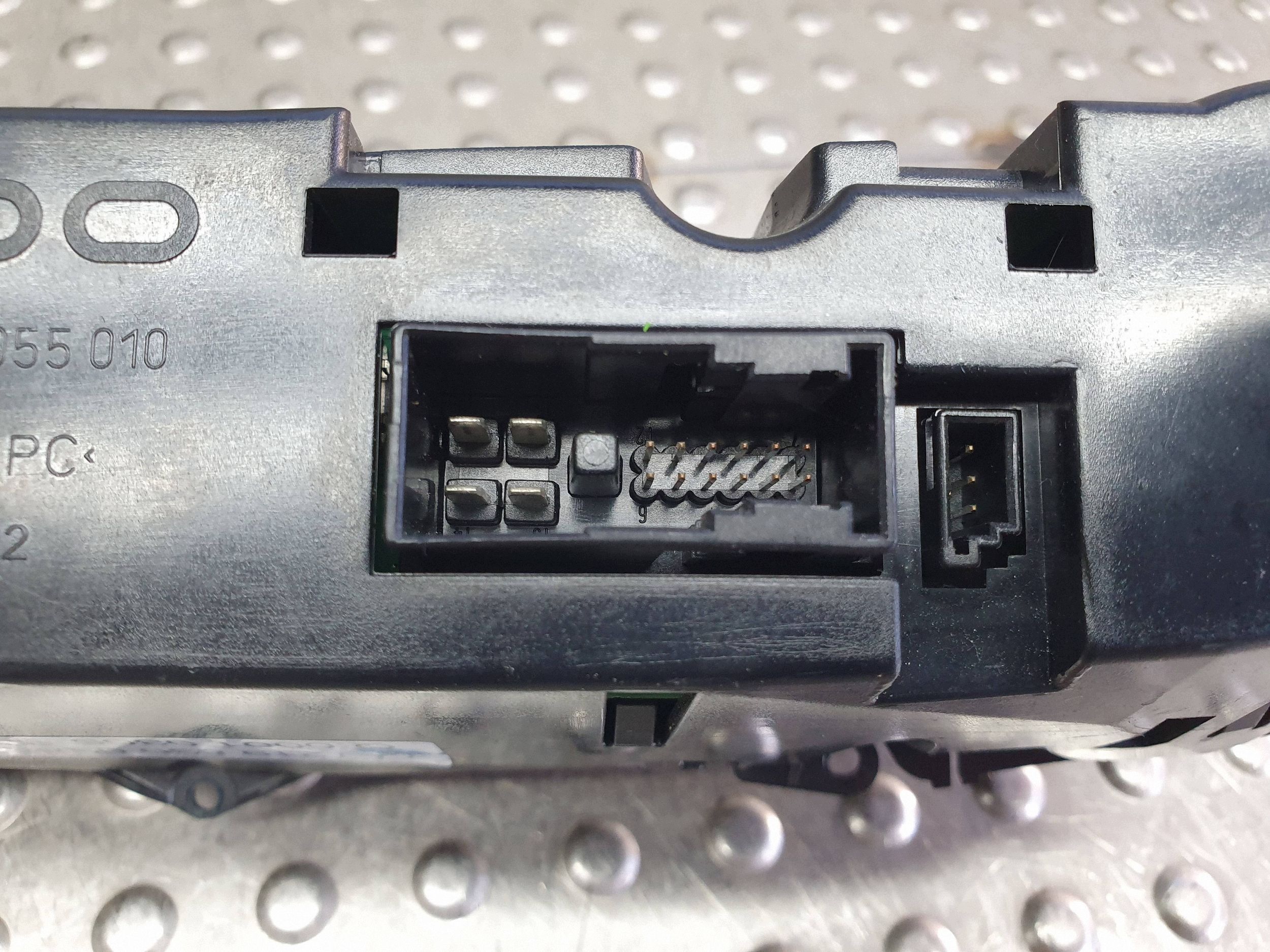 PANEL klími klimatizácii A2198300385 MERCEDES CLS W219